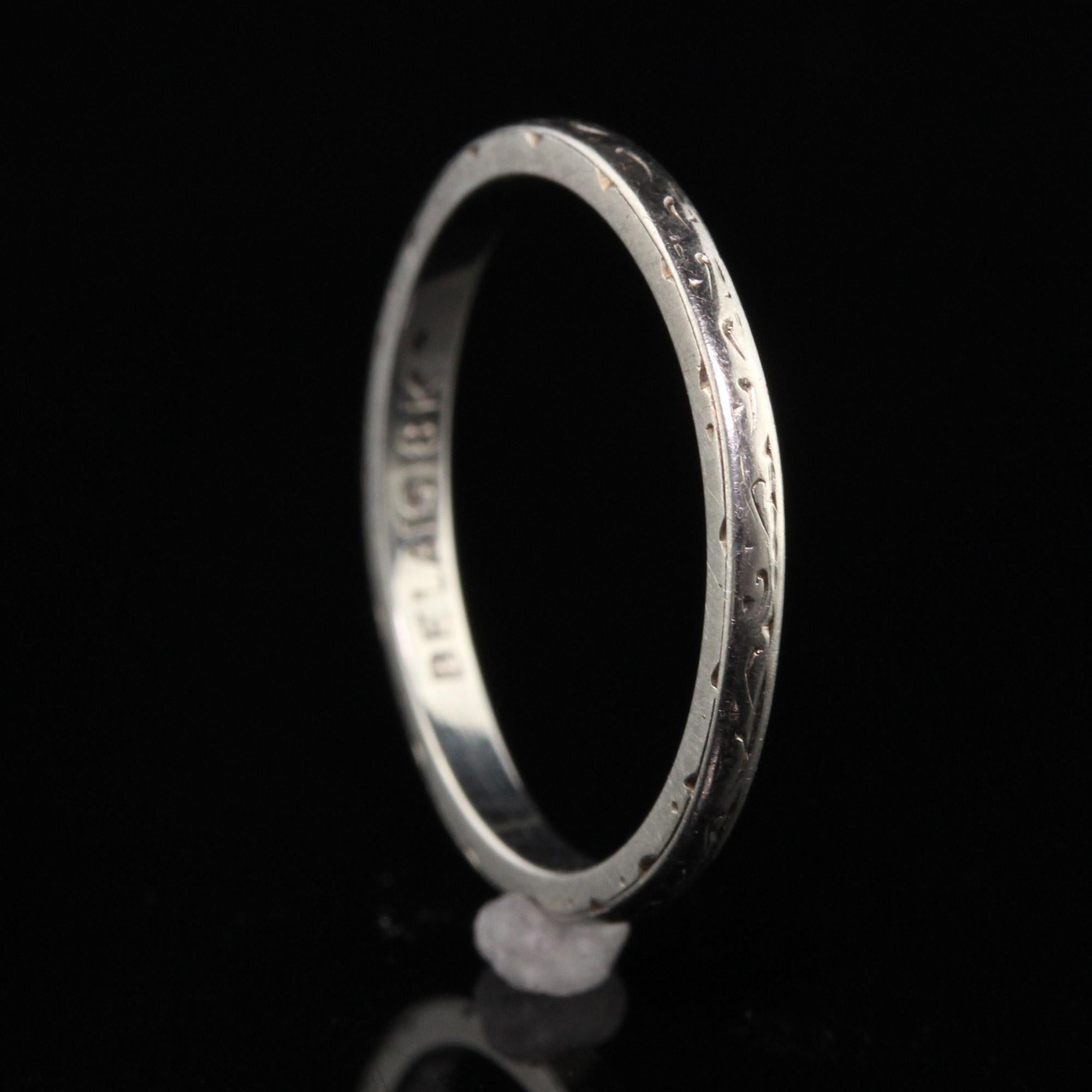 Belais Alliance Art Déco ancienne gravée en or blanc 18 carats Pour femmes en vente
