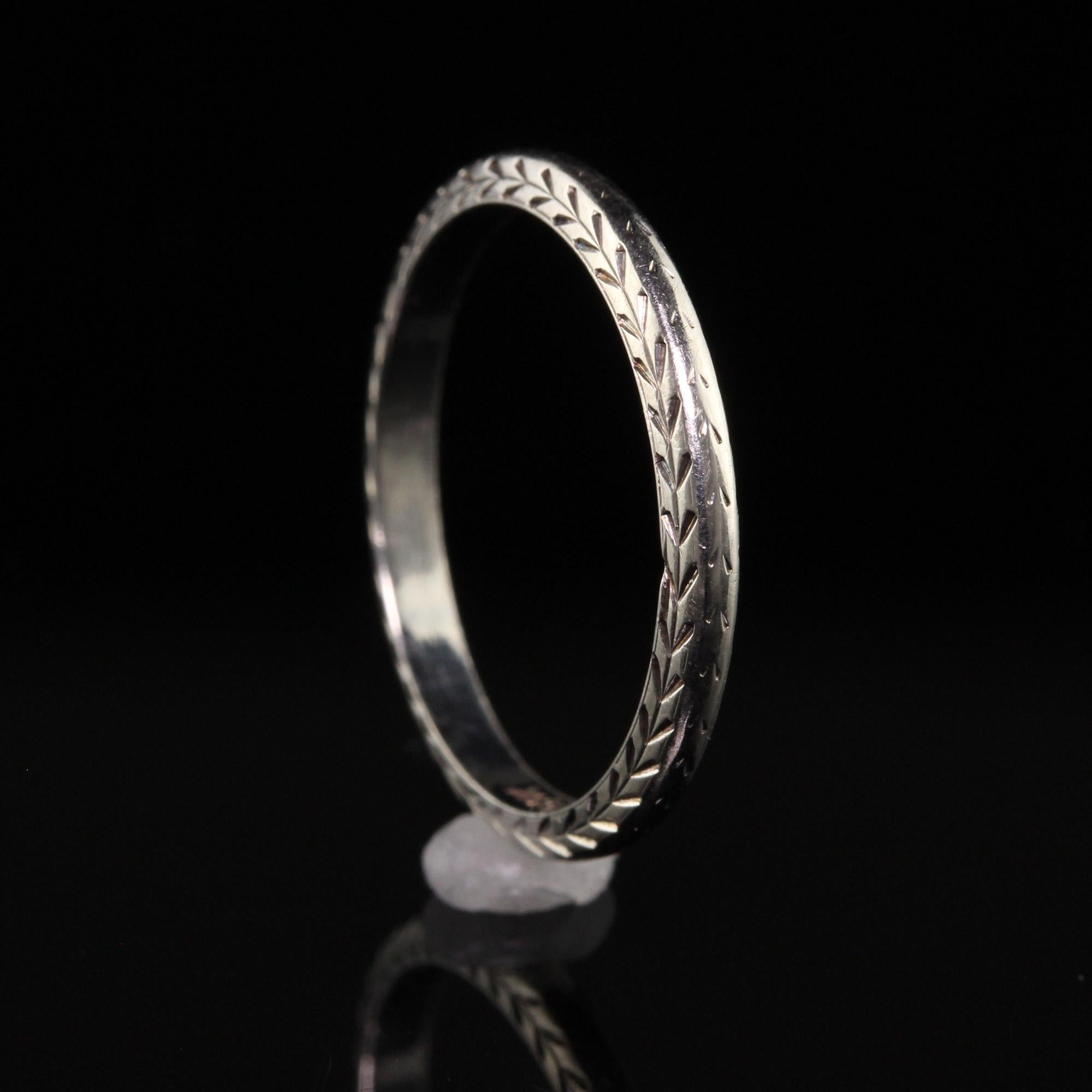Antique Art Deco Belais 18k White Gold Engraved Wedding Band In Good Condition For Sale In Great Neck, NY