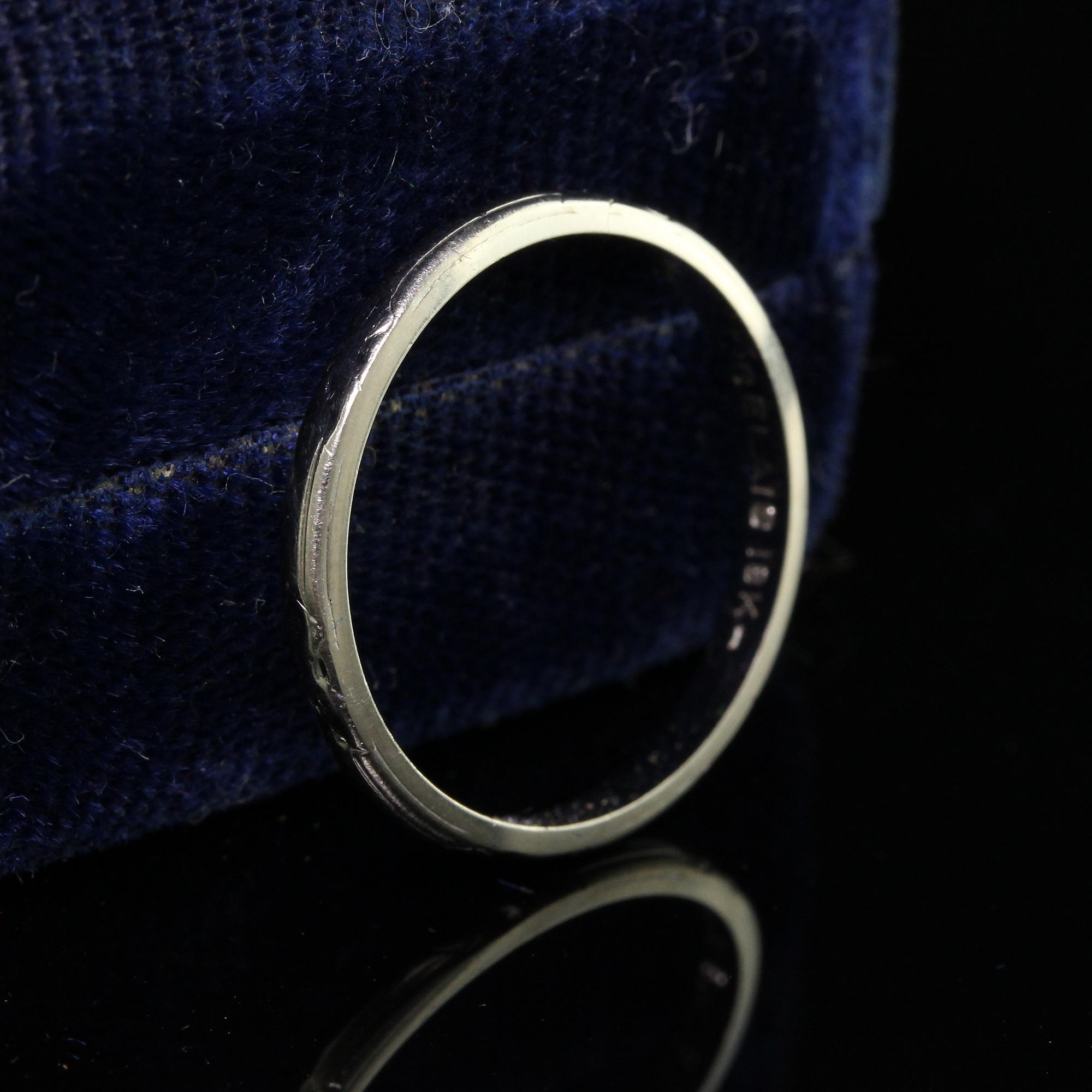 Antique Art Deco Belais 18K White Gold Engraved Wedding Band - Size 6 1/2 In Good Condition For Sale In Great Neck, NY