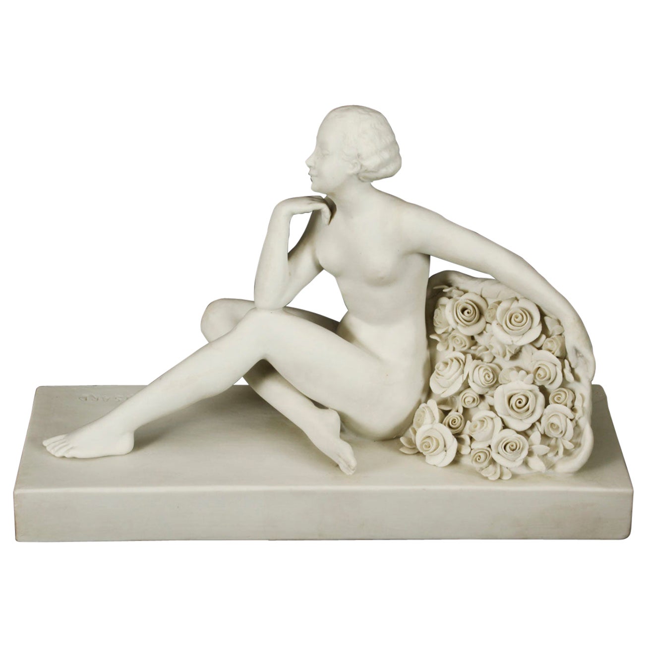 Scultura antica di Bisque Art Deco "Nudo seduto con fiori" XX secolo in vendita