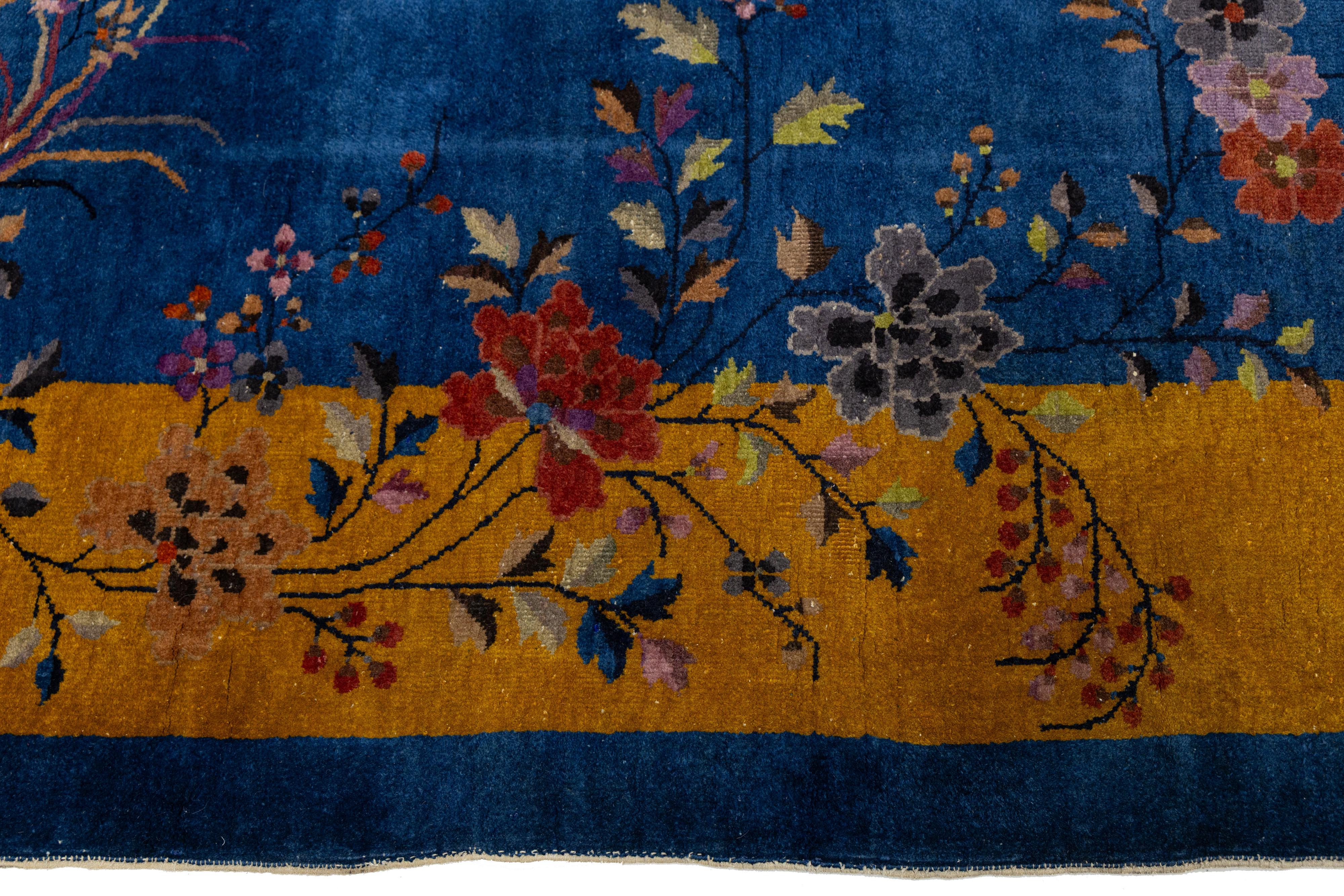 Tapis chinois ancien Art Déco en laine à fleurs bleues fait à la main en vente 1