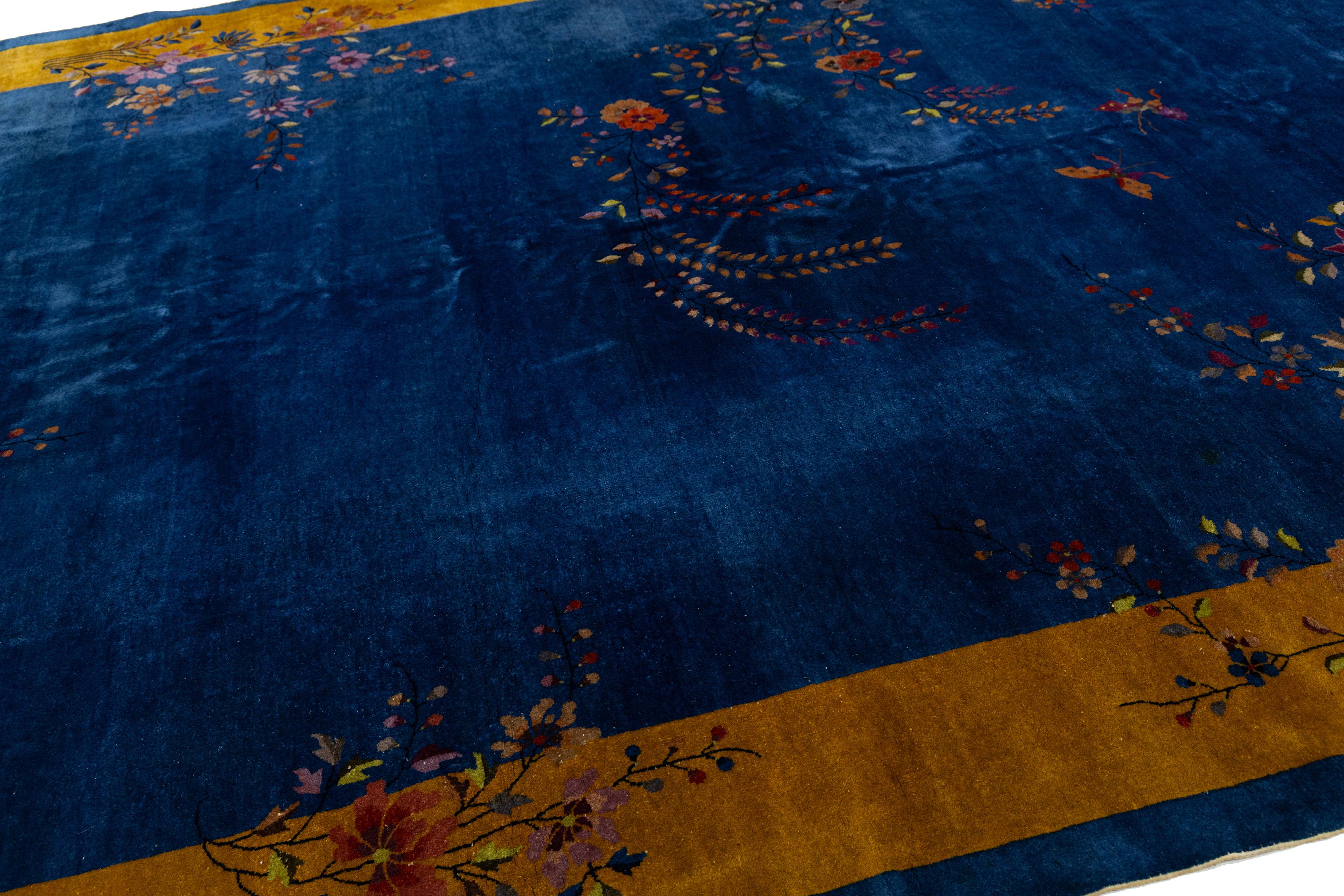 Noué à la main Tapis chinois ancien Art Déco en laine à fleurs bleues fait à la main en vente