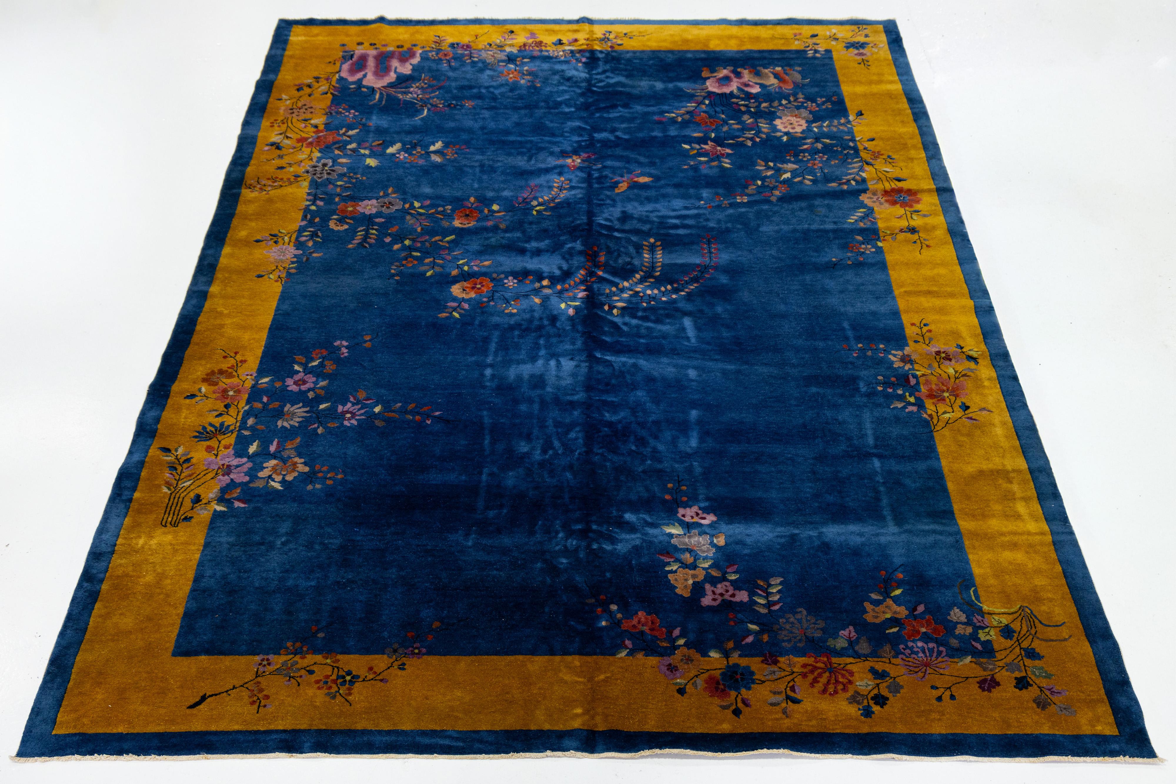 20ième siècle Tapis chinois ancien Art Déco en laine à fleurs bleues fait à la main en vente