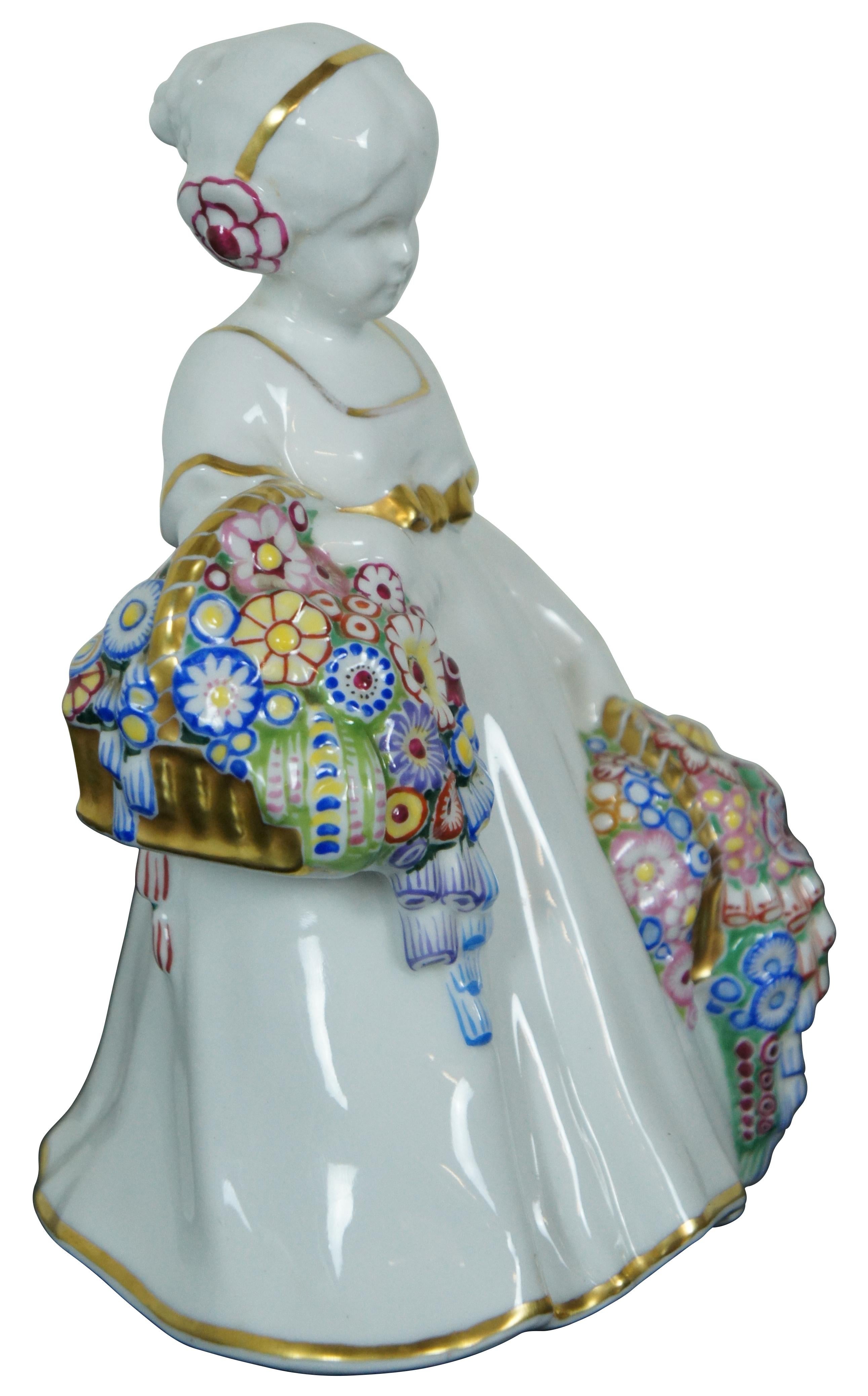 Art déco Antique figurine de jeune fille à fleurs en porcelaine de Bohème Pirkenhammer Art Déco en vente