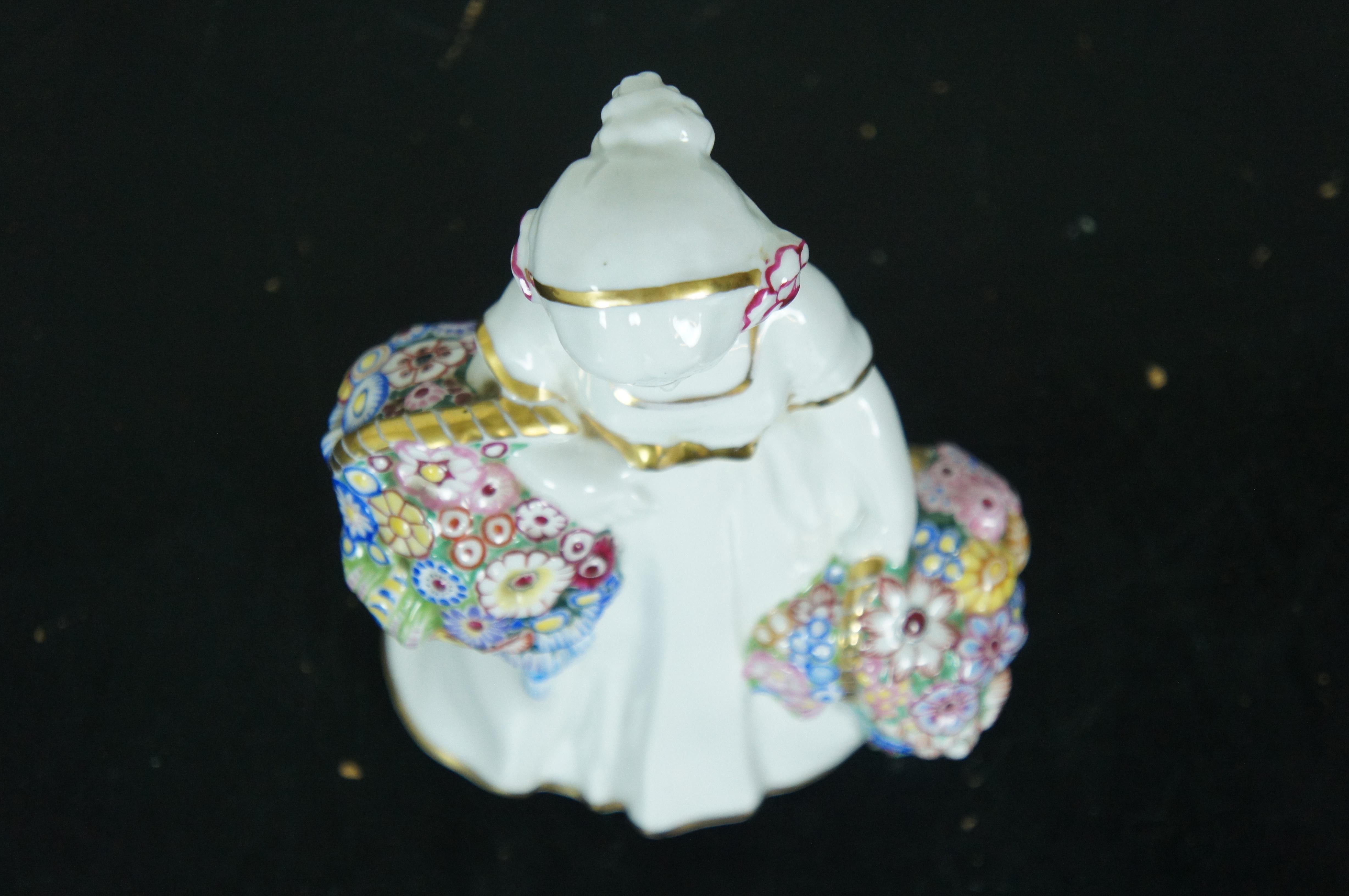 Antique figurine de jeune fille à fleurs en porcelaine de Bohème Pirkenhammer Art Déco en vente 1