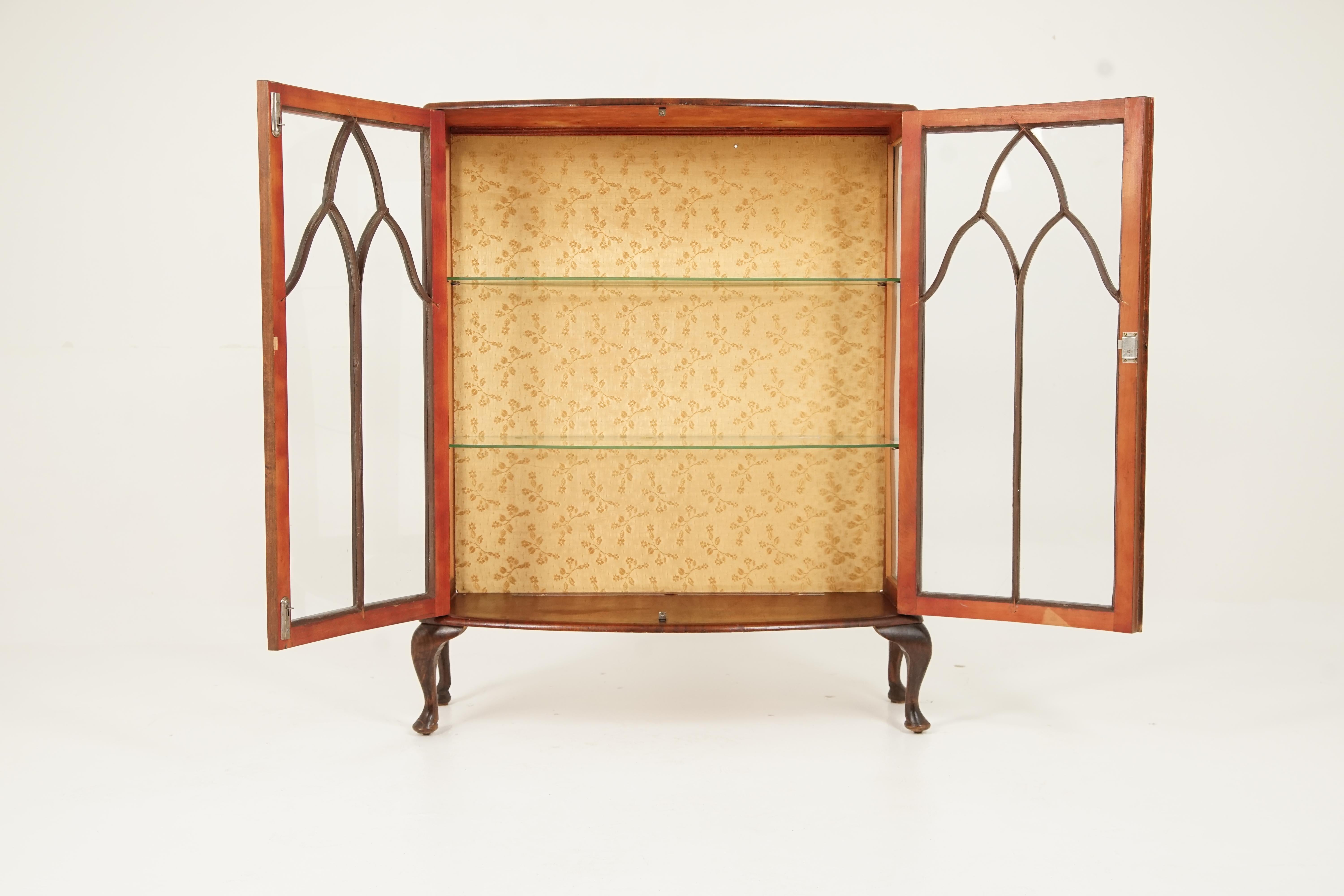 Antique Art Deco bow front China, Display Cabinet, Scotland 1930, B2735

Scotland 1930
Walnut and veneers
Original finish
Bow front walnut top with small pediment to the back
Pair of original glass with shaped moulding to the front
Pair of
