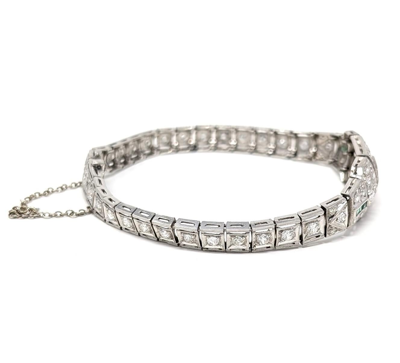 Bracciale antico Art Deco in platino con diamanti e smeraldi Estate Jewelry d'epoca In condizioni buone in vendita a Greer, SC