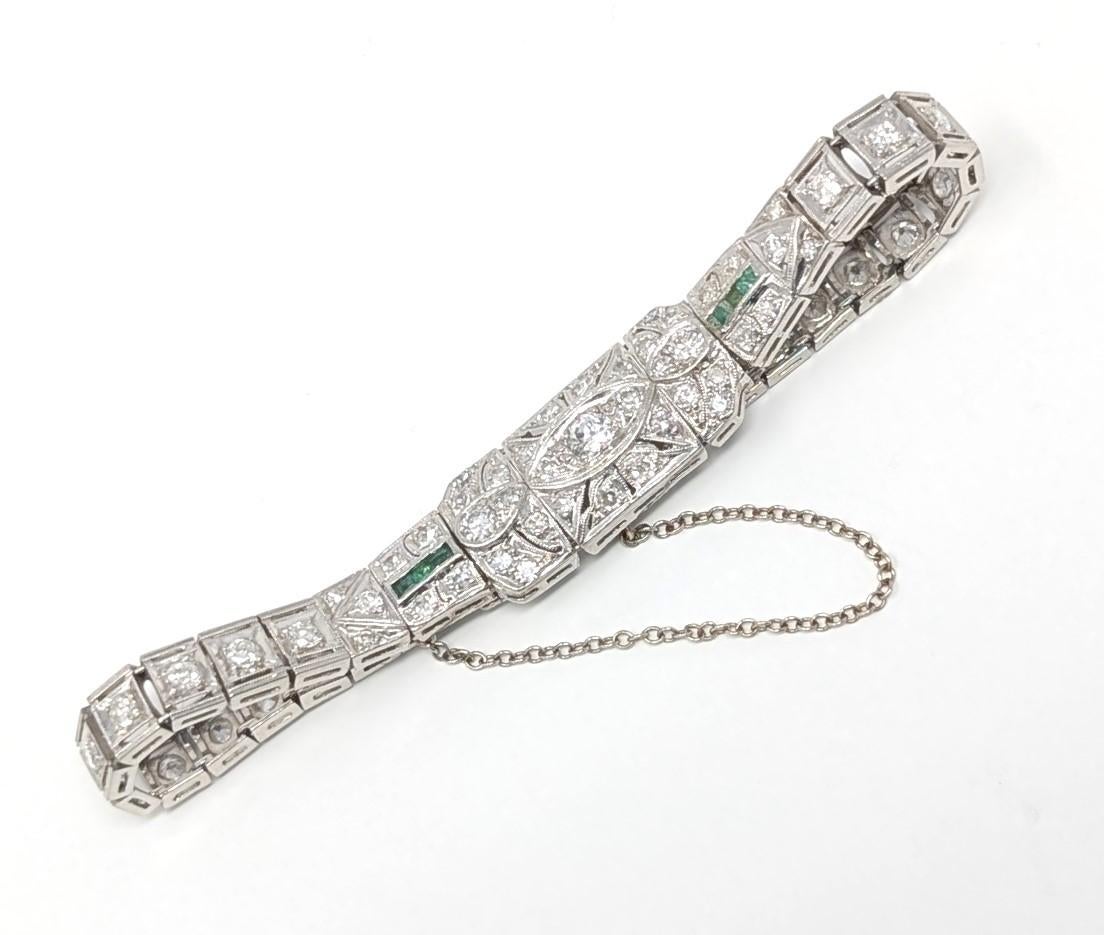Donna Bracciale antico Art Deco in platino con diamanti e smeraldi Estate Jewelry d'epoca in vendita