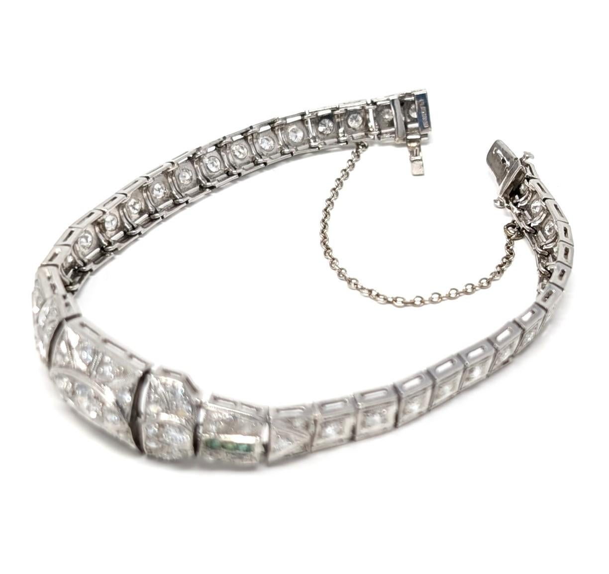 Bracciale antico Art Deco in platino con diamanti e smeraldi Estate Jewelry d'epoca in vendita 2