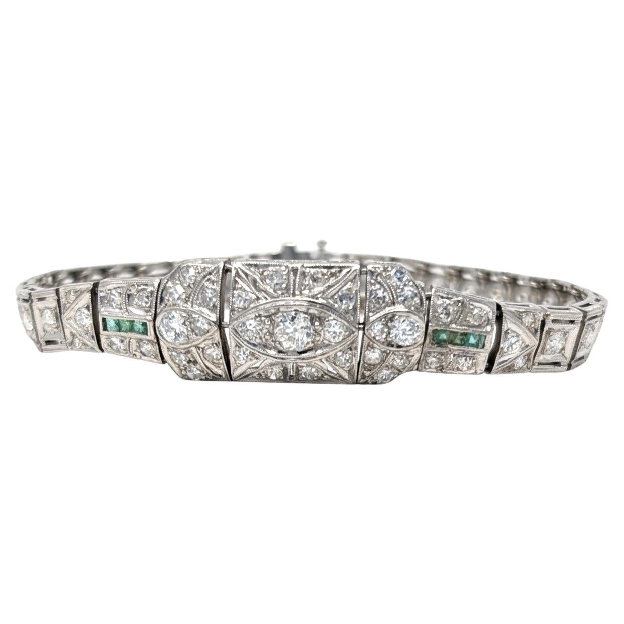 Bracciale antico Art Deco in platino con diamanti e smeraldi Estate Jewelry d'epoca in vendita