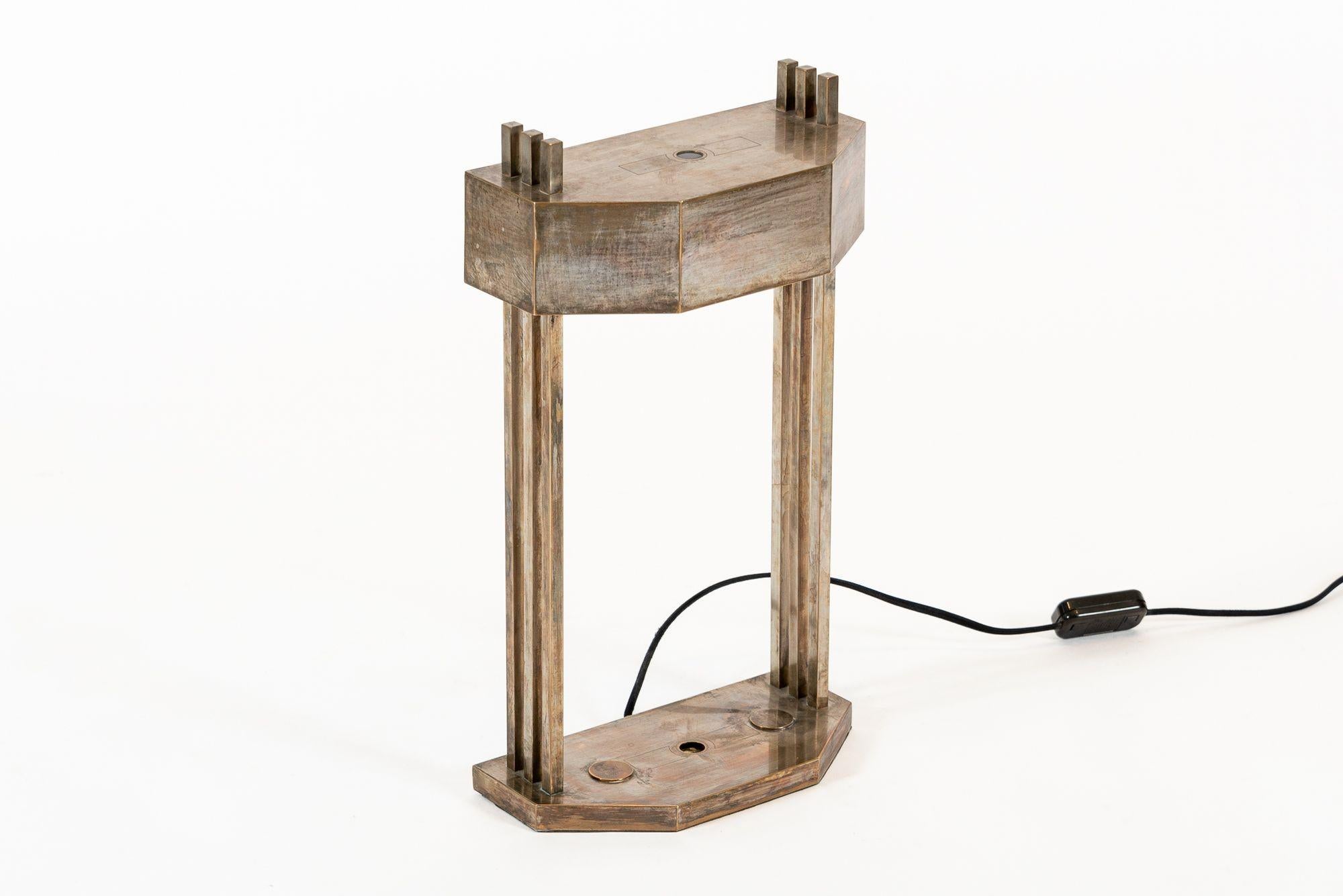 Antigua lámpara de mesa Art Déco de latón de Marcel Breuer para la Exposición de París de 1925 en venta 4