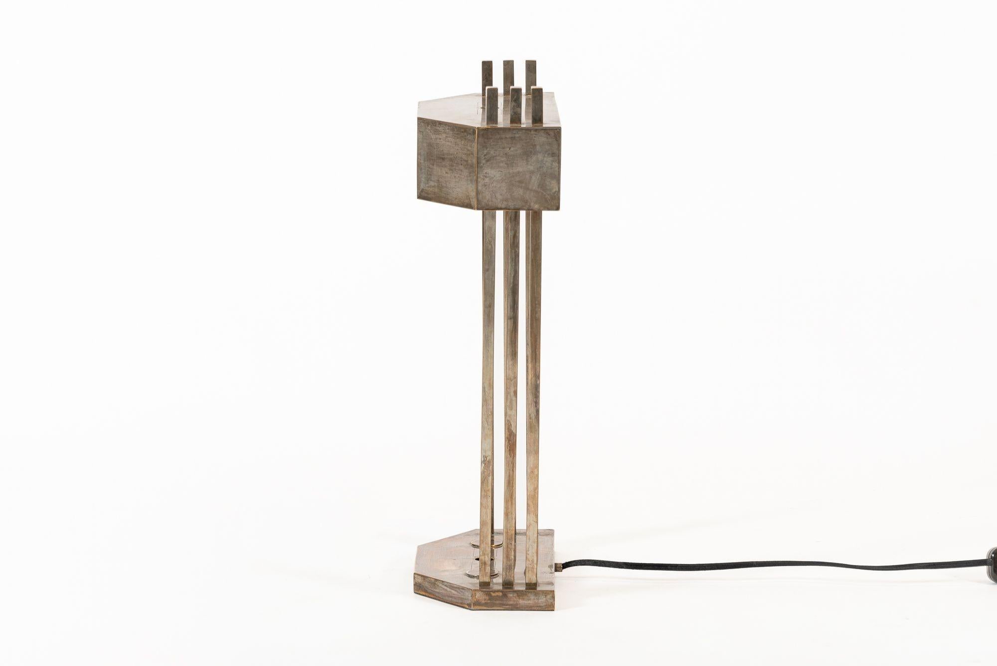 Antigua lámpara de mesa Art Déco de latón de Marcel Breuer para la Exposición de París de 1925 en venta 6