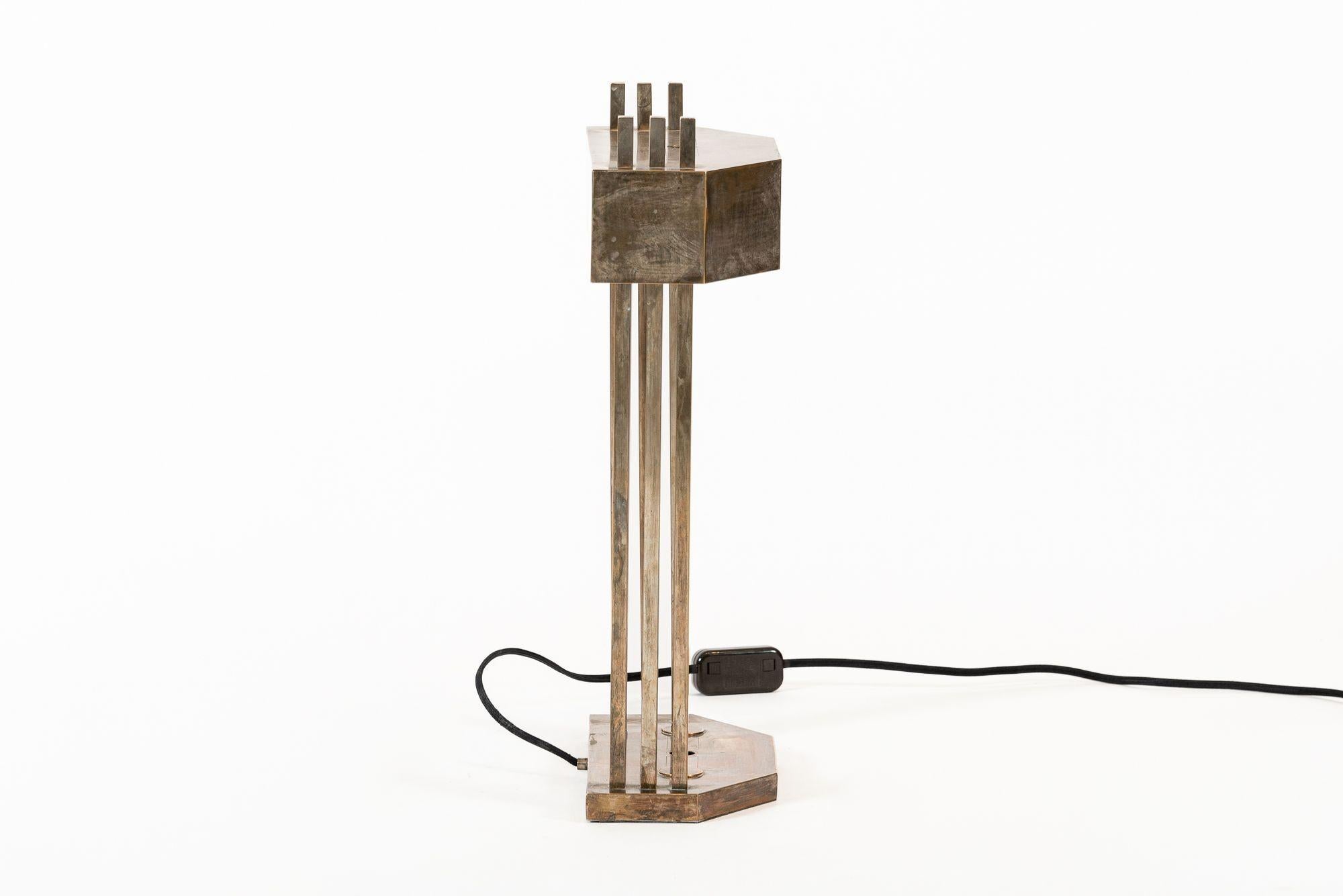 Antigua lámpara de mesa Art Déco de latón de Marcel Breuer para la Exposición de París de 1925 Art Decó en venta