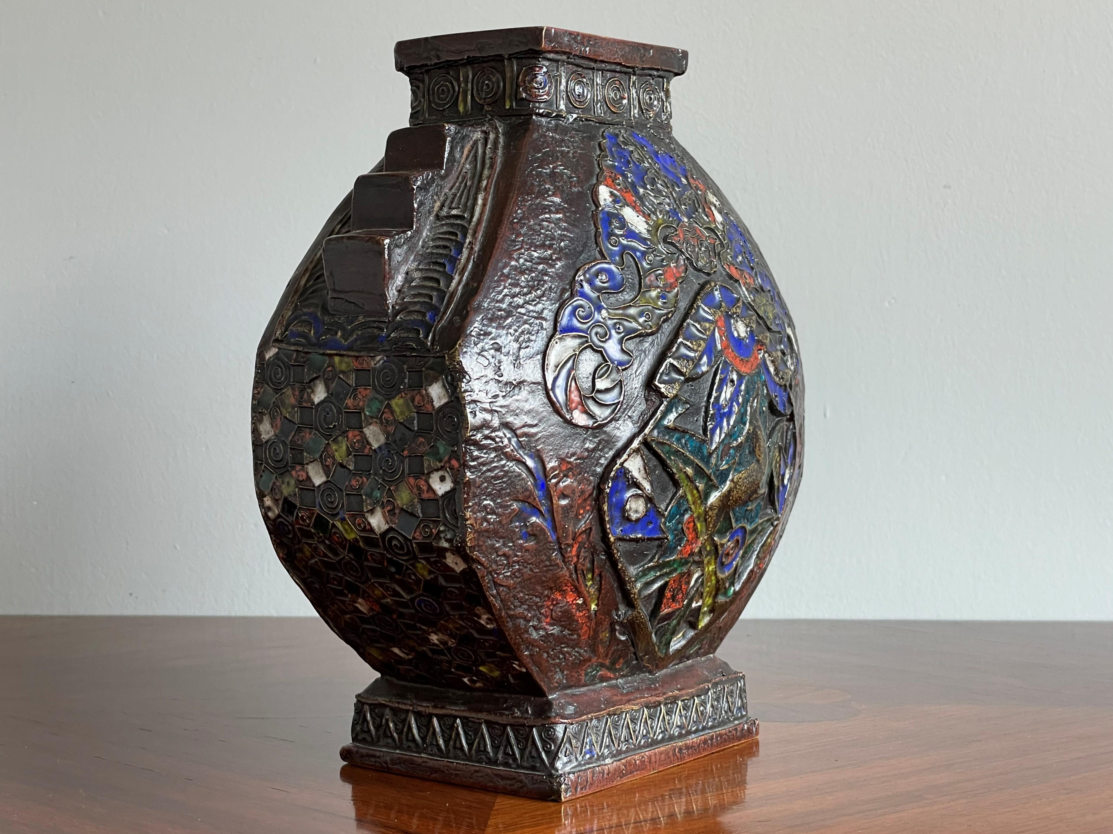 Antike antike Art-Déco-Bronze emaillierte / Cloisonné-Vase mit Hirsch- und Affenskulptur (Patiniert) im Angebot