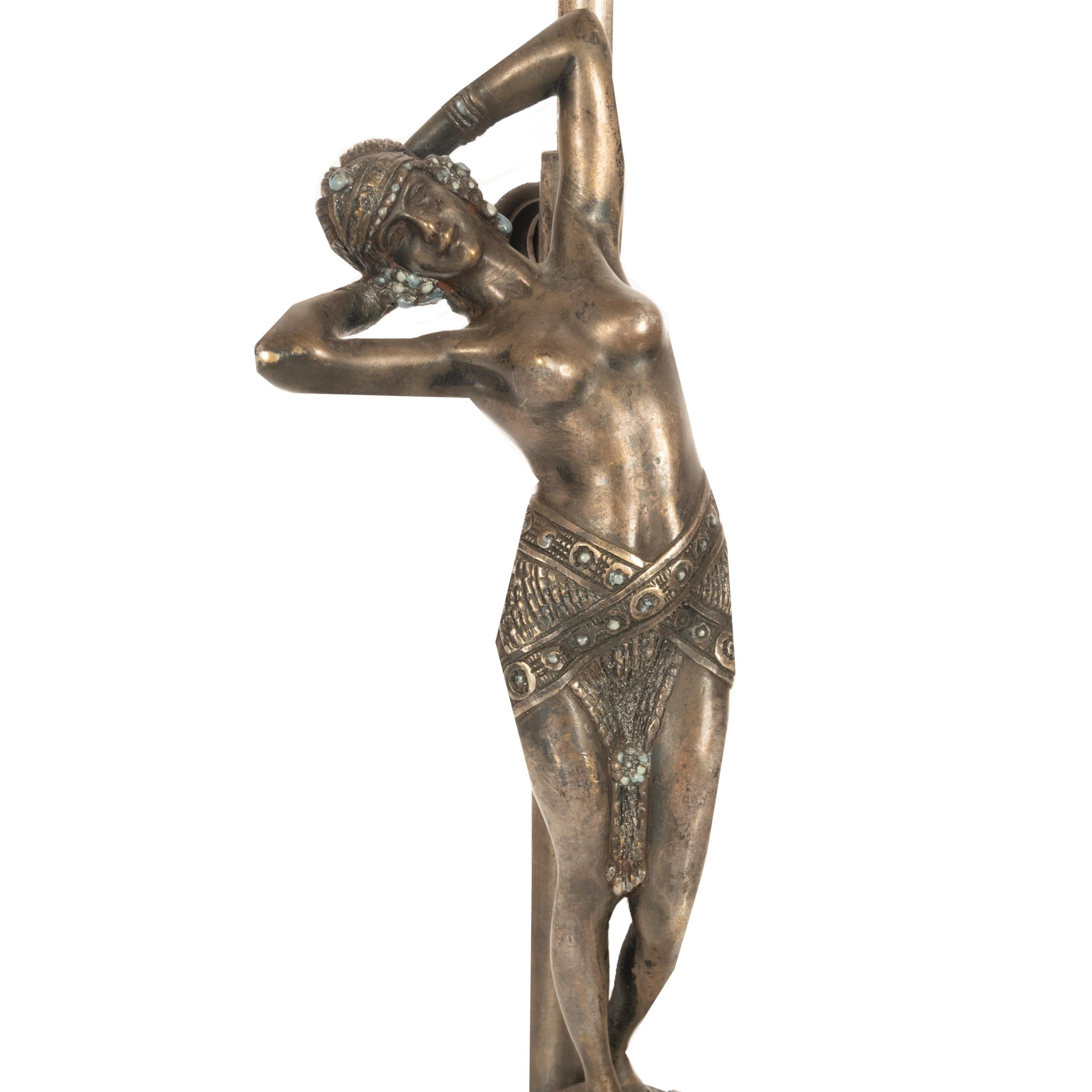 Moulage Lampe de sculpture Art déco ancienne Statue féminine nue en bronze Demetre Chiparus 1925 en vente