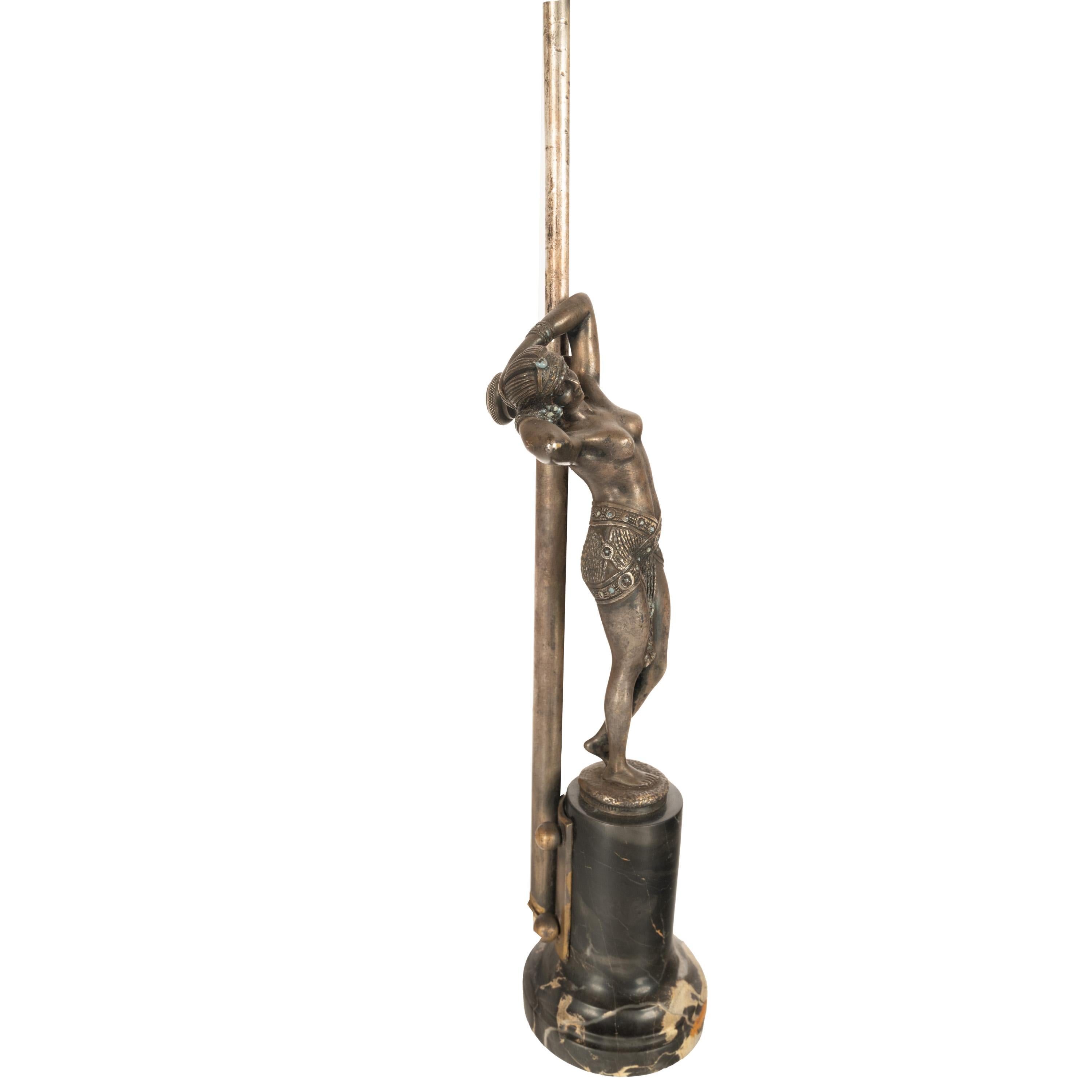 Lampe de sculpture Art déco ancienne Statue féminine nue en bronze Demetre Chiparus 1925 Bon état - En vente à Portland, OR