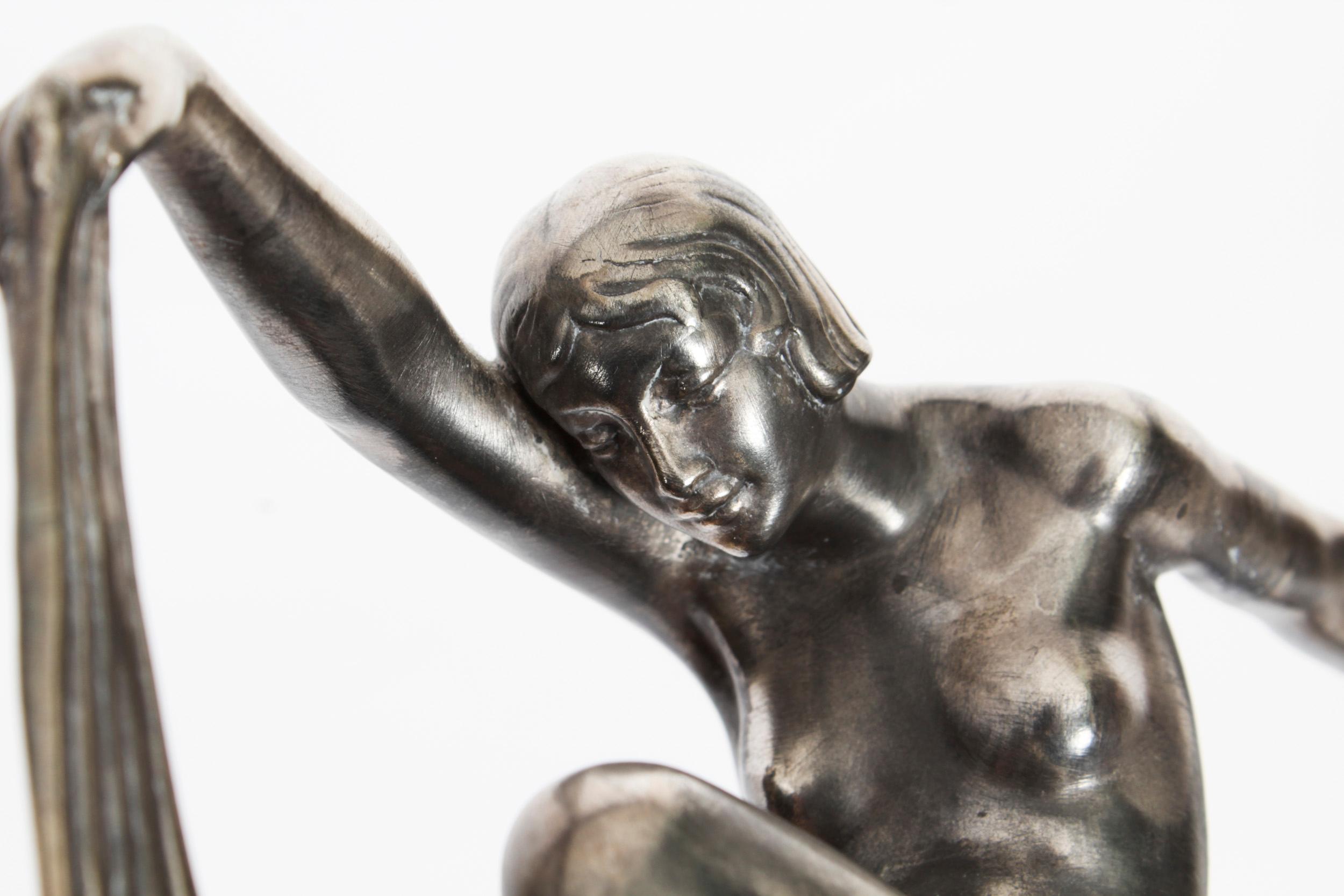 Sculpture ancienne en bronze Art Déco d'une danseuse Max le Verrier, Paris, années 1930 Bon état à London, GB