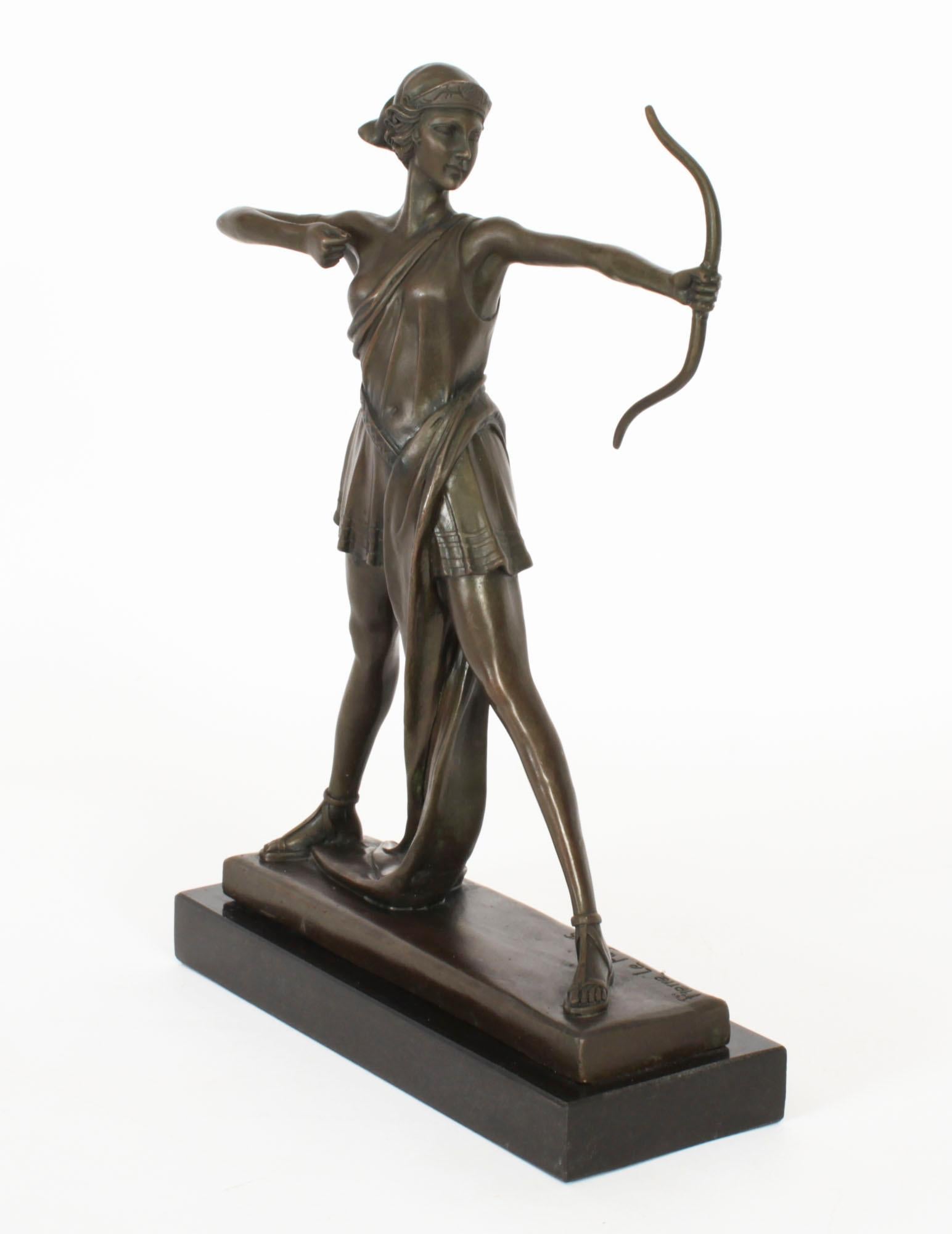 Début du 20ème siècle Sculpture Art déco ancienne de Diane par Pierre La Faguays Paris 20ème siècle