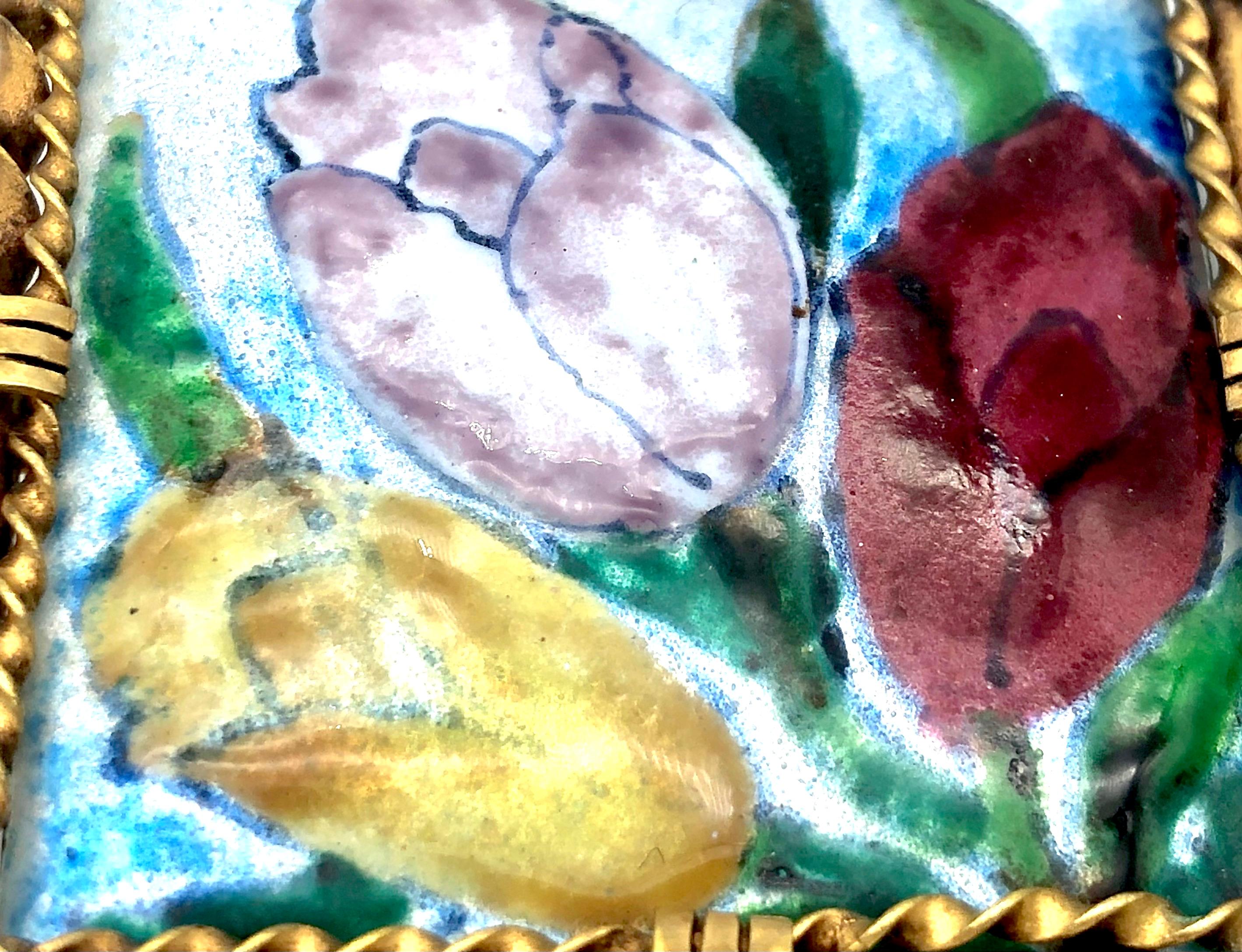 Broche Art déco ancienne tulipes peinte à l'émail polychrome sur cadre en laiton cuivré Pour femmes en vente