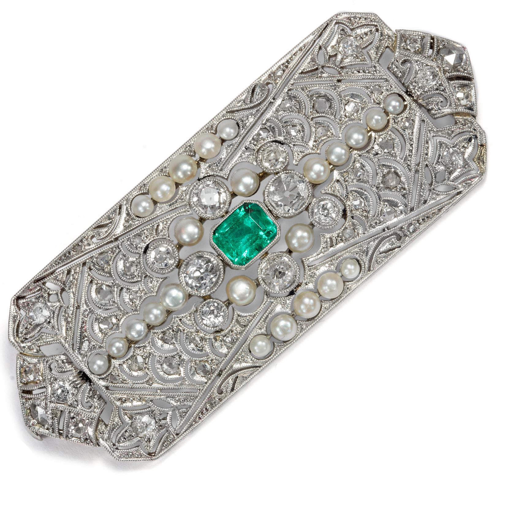 Art Deco Art Déco circa 1925: Certified Emerald Diamond Natural Pearl White Gold Brooch