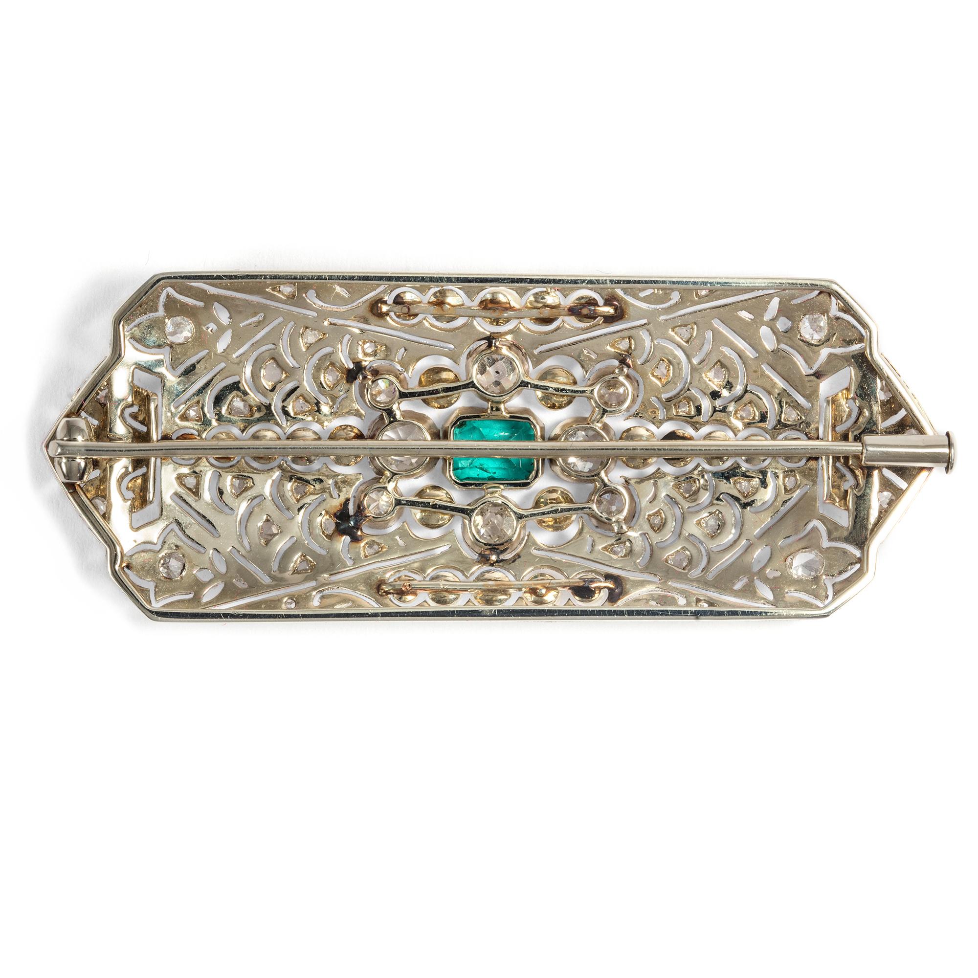 Women's Art Déco circa 1925: Certified Emerald Diamond Natural Pearl White Gold Brooch
