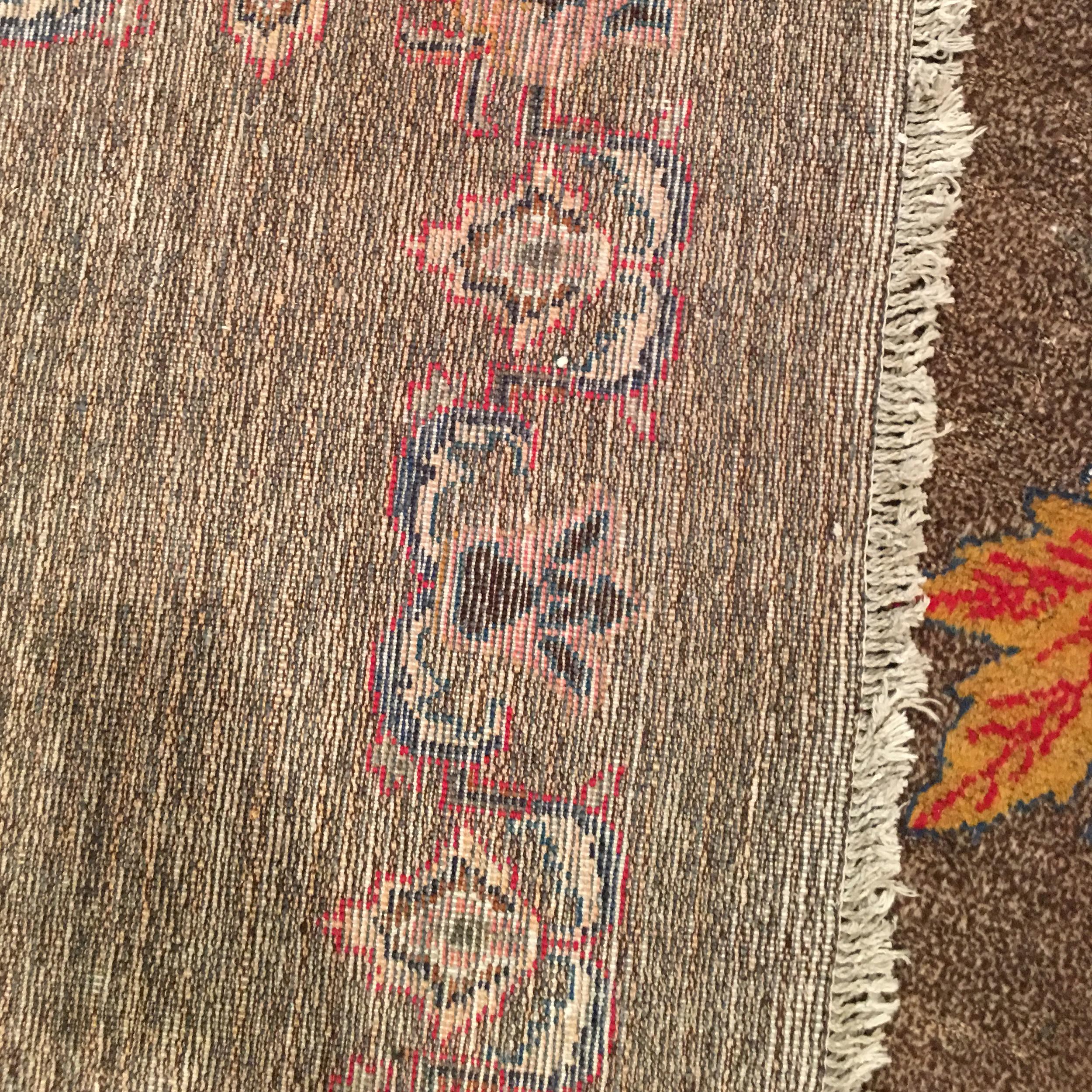 Antike Art Deco Braun und Elfenbein Salz und Pfeffer Teppich mit großen Ahornblättern (Indisch) im Angebot