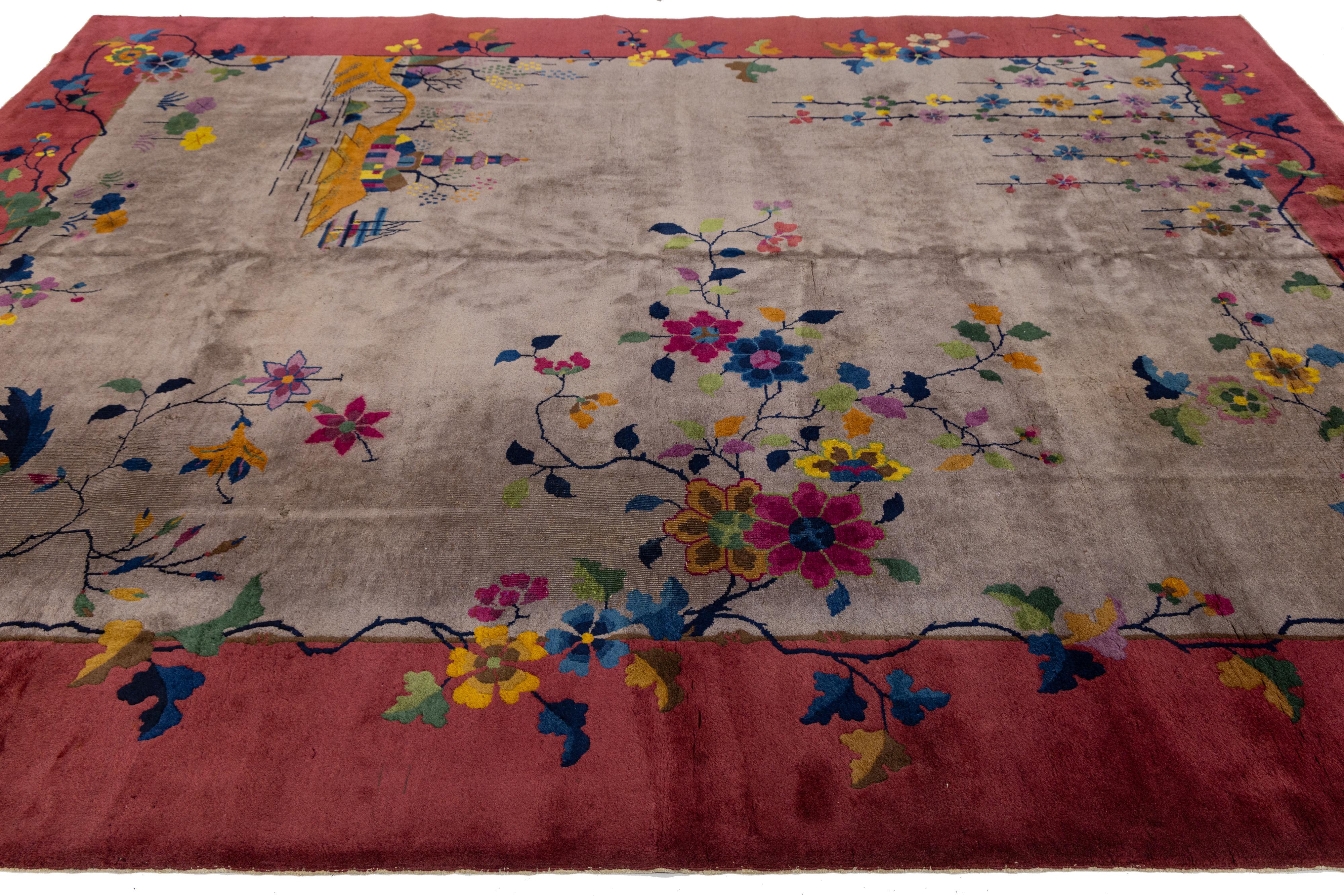 Tapis chinois ancien Art Déco en laine marron et rouge fait à la main Bon état - En vente à Norwalk, CT