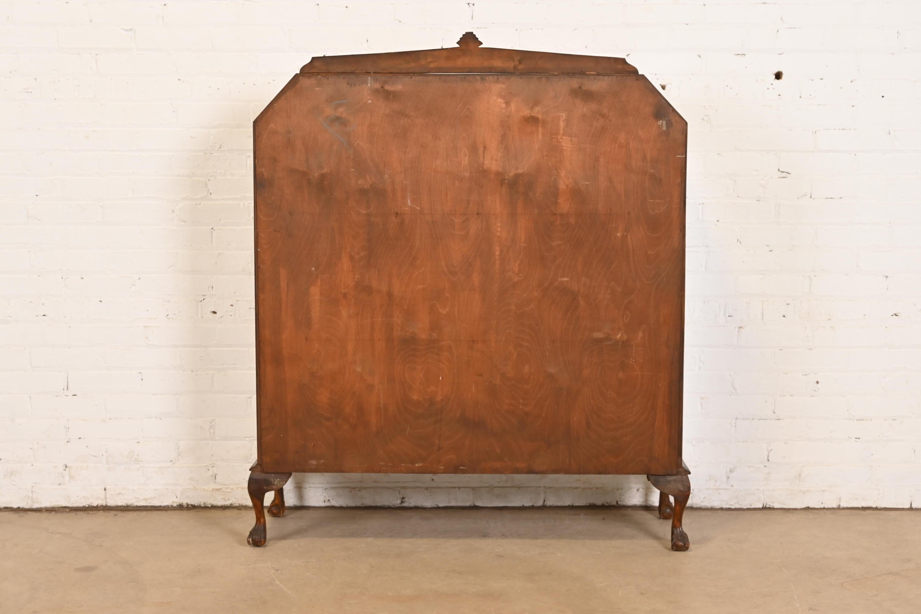 Bibliothèque ou vitrine ancienne en bois de ronce Art Deco, vers 1920 en vente 5