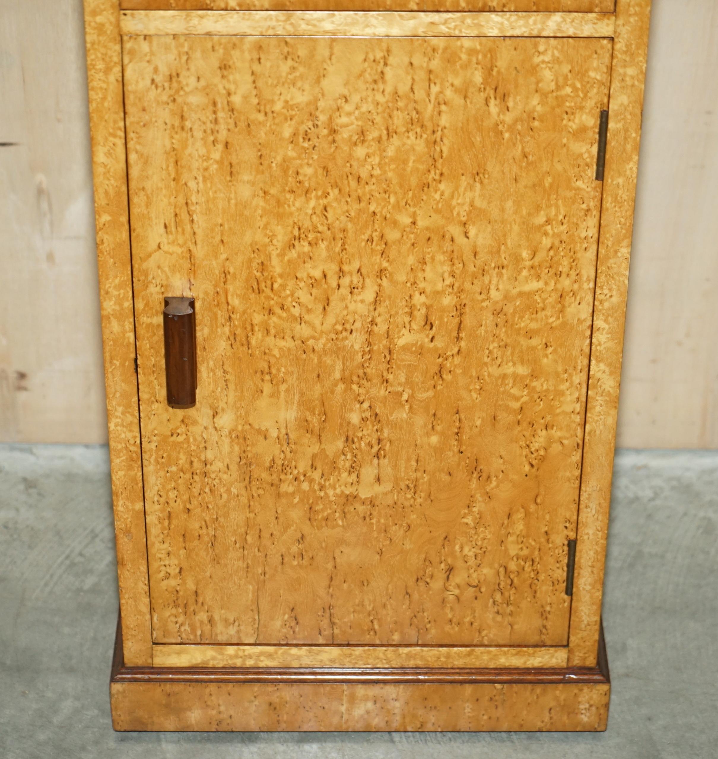 Anglais ANTIQUE ART DECO BURR MAPLE SiDE TABLE SIZED BEDSIDE TABLE LAMP WINE CUPBOARD en vente