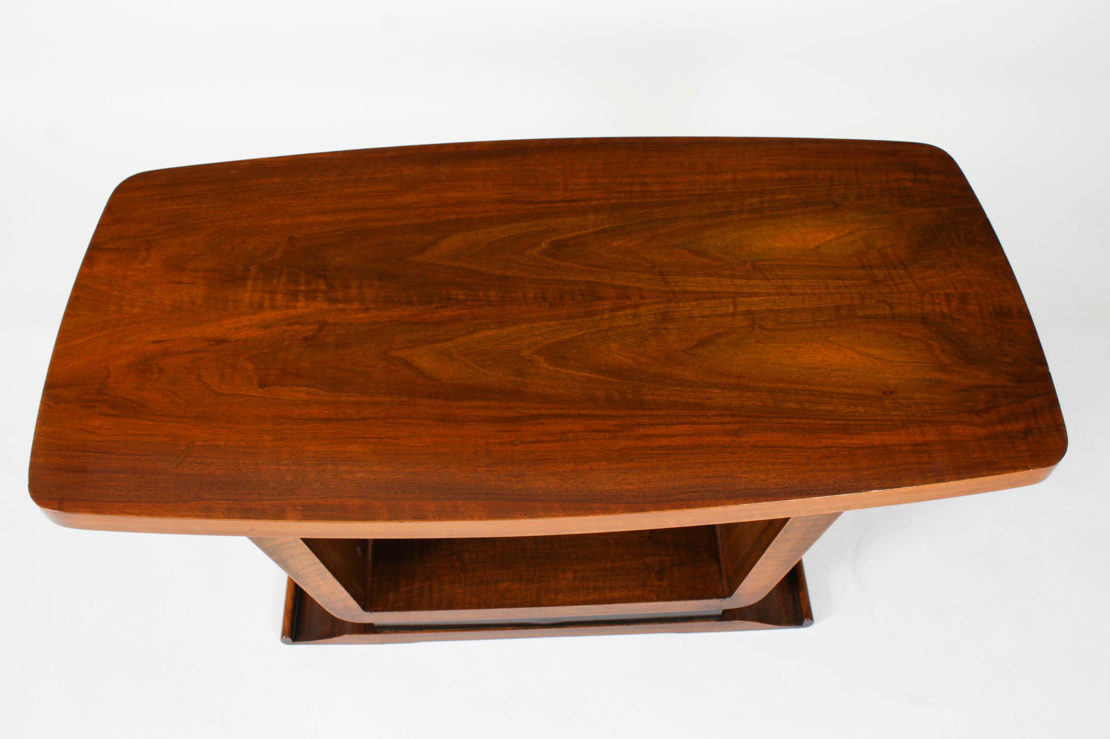 Art déco Table basse ancienne en ronce de noyer Art Deco 20ème siècle en vente