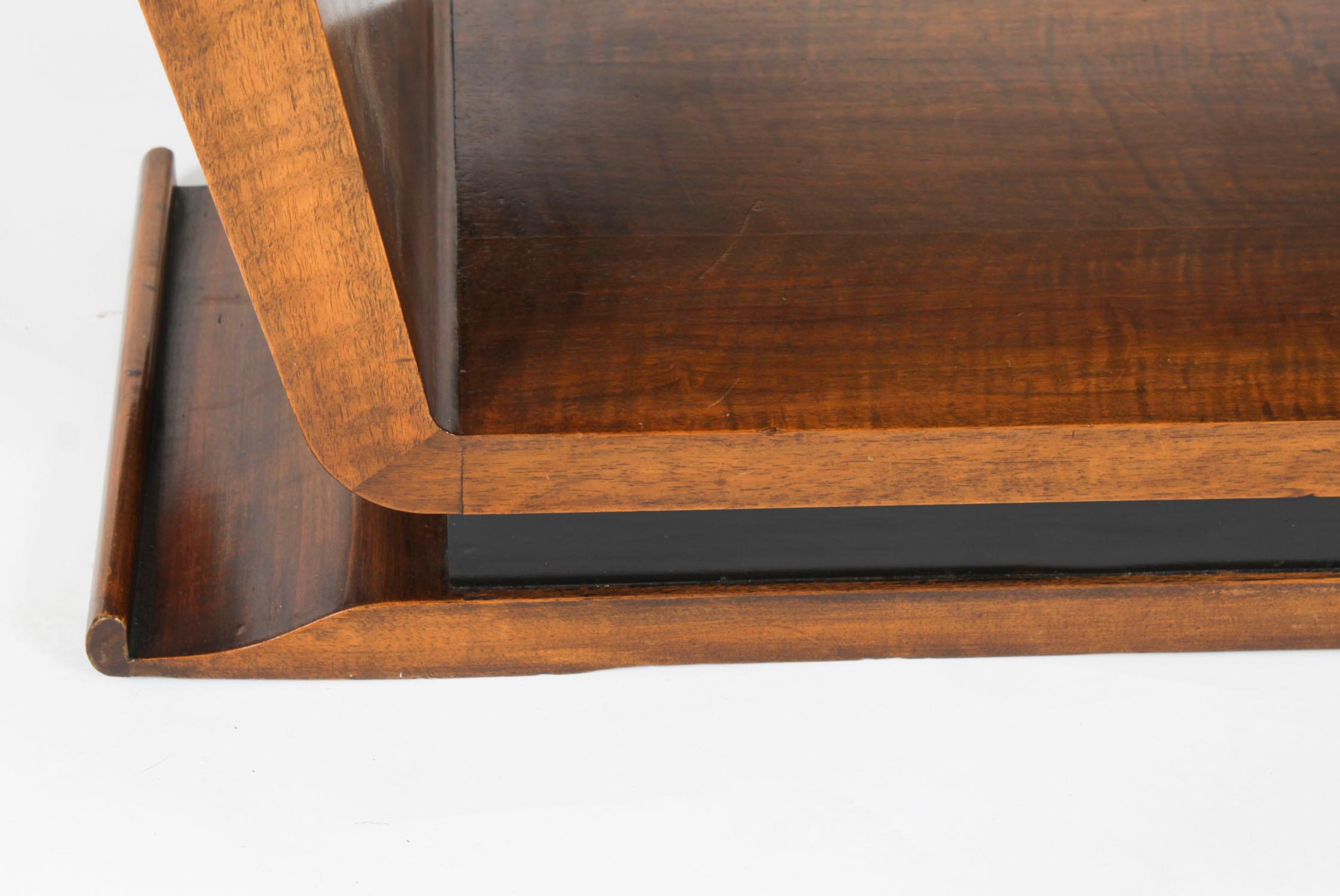 20ième siècle Table basse ancienne en ronce de noyer Art Deco 20ème siècle en vente