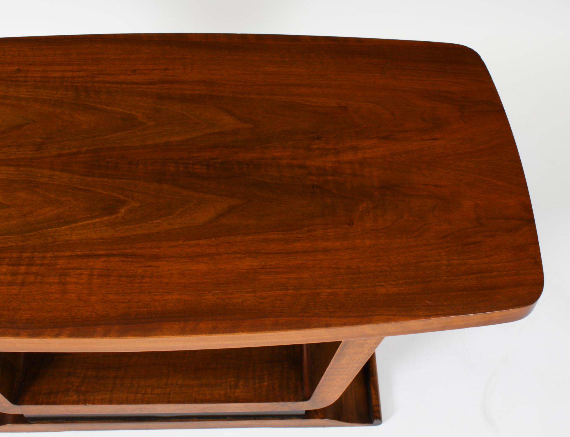 Table basse ancienne en ronce de noyer Art Deco 20ème siècle en vente 1