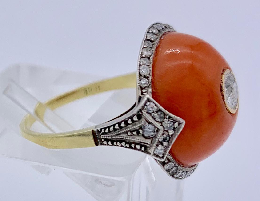 Antiker Art Deco Cabochon Korallelium Rubin Diamant 18 Kt Gold Platin Kuppelring (Art déco) im Angebot