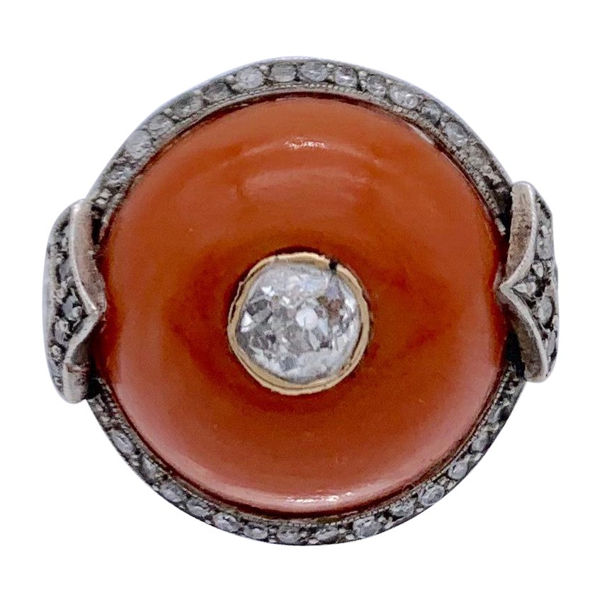 Anello antico Art Deco Cabochon Corallium Rubrum Diamond 18 Kt Gold Platinum Dome