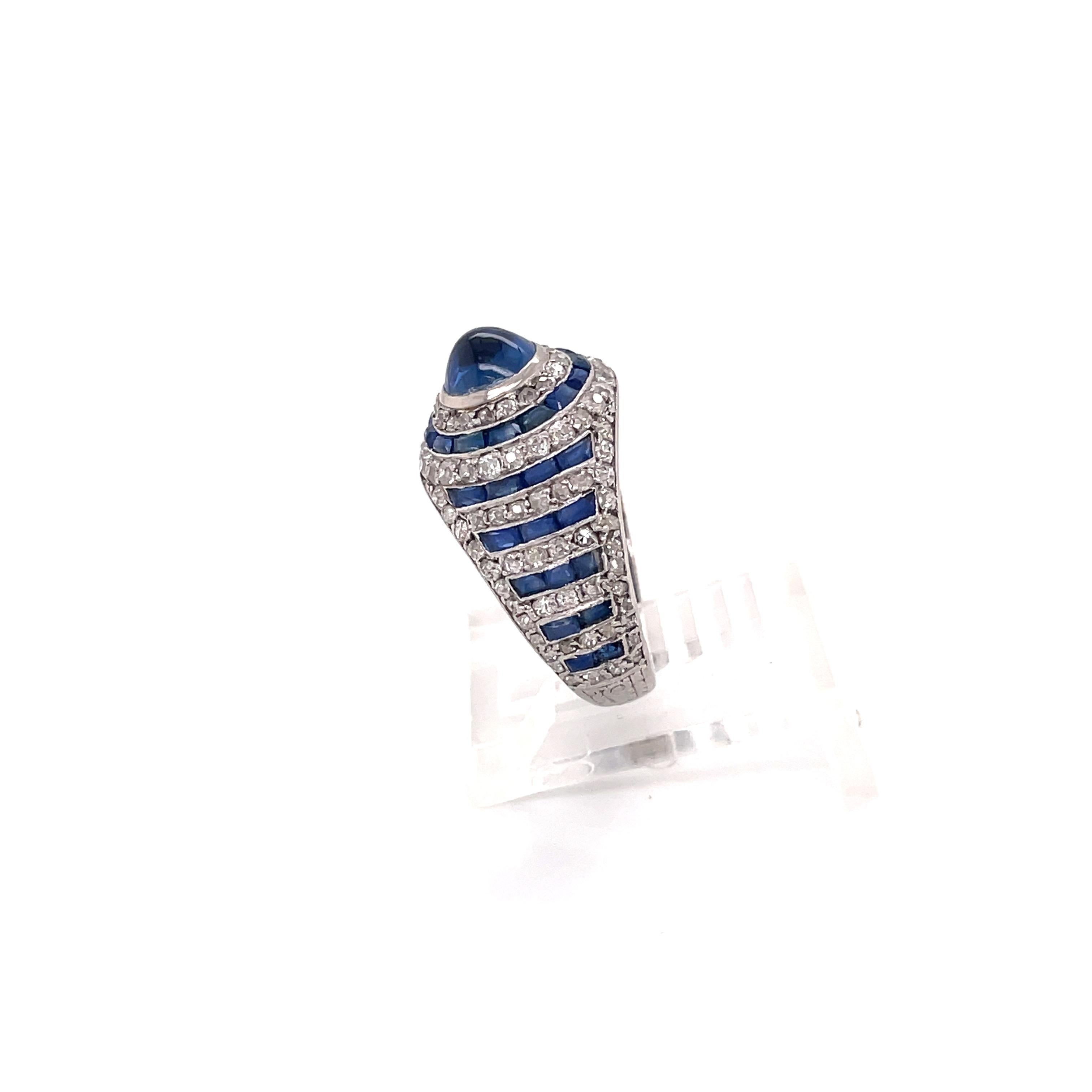 Antiker Art déco Platinring mit Cabochon-Saphir und Diamanten im Angebot 2