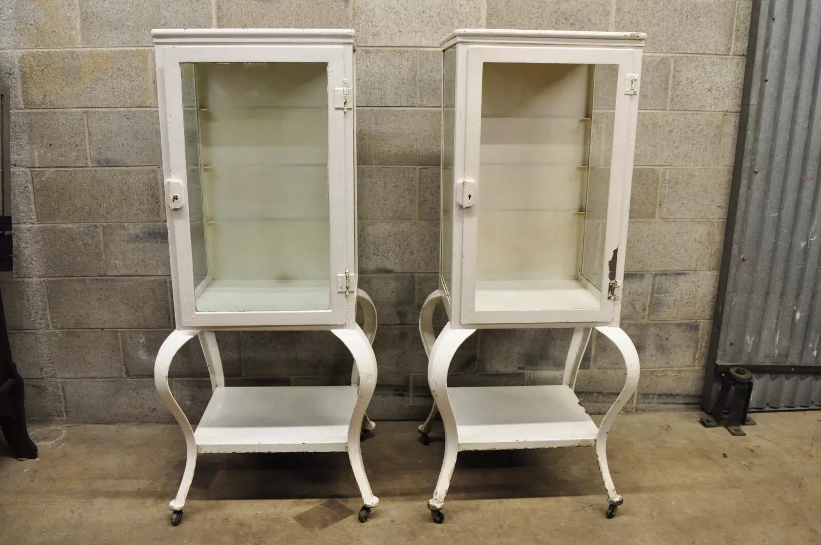 Inconnu Cabinet Médical Dentaire Pharmacie - Paire - Antique Art Deco Cabriole Leg Steel Metal Medical Dental Pharmacy Cabinet - Pair en vente