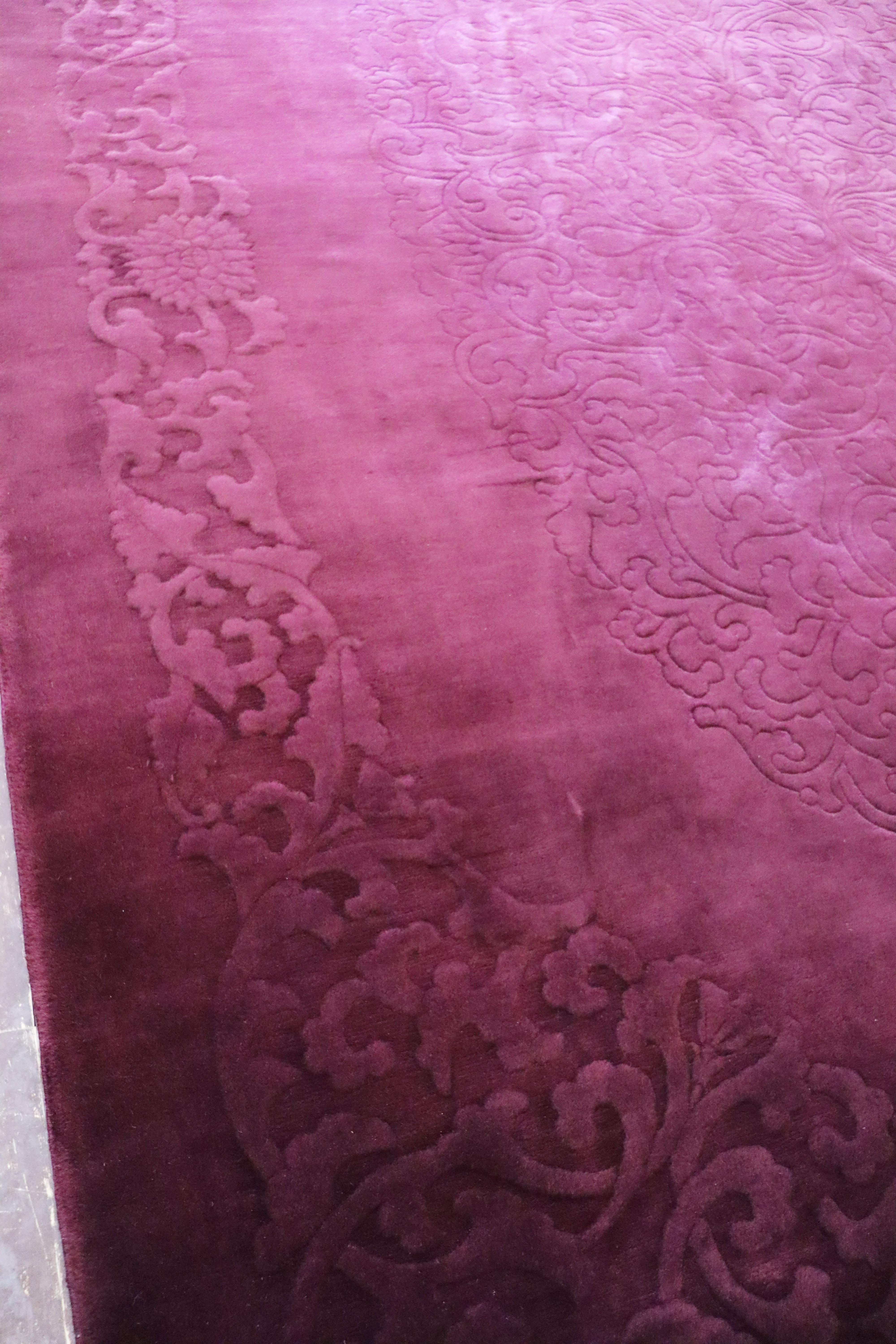 Antiker Art-Déco-Teppich, massiver lila im Angebot 1