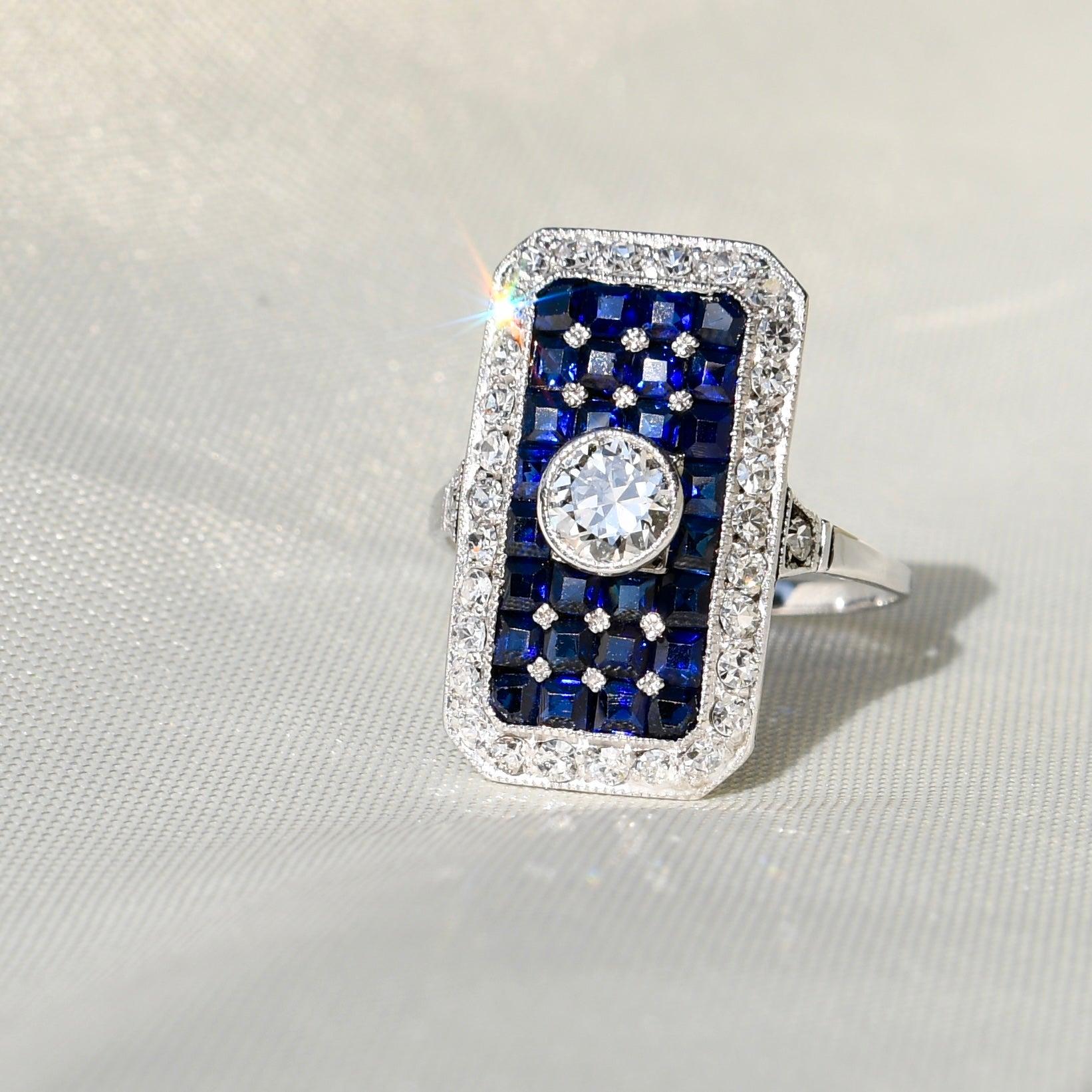 Art Deco Antique Art déco carre cut sapphire and diamond ring For Sale