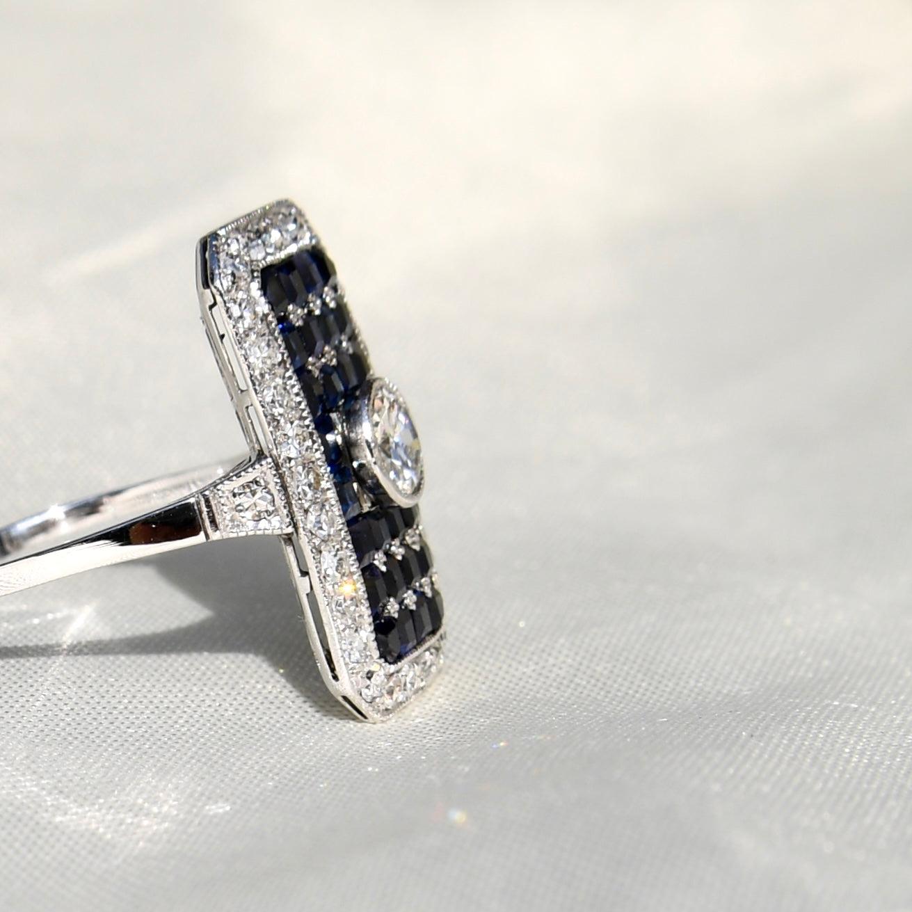 Antique Art déco carre cut sapphire and diamond ring In Excellent Condition For Sale In Magdeburg, DE
