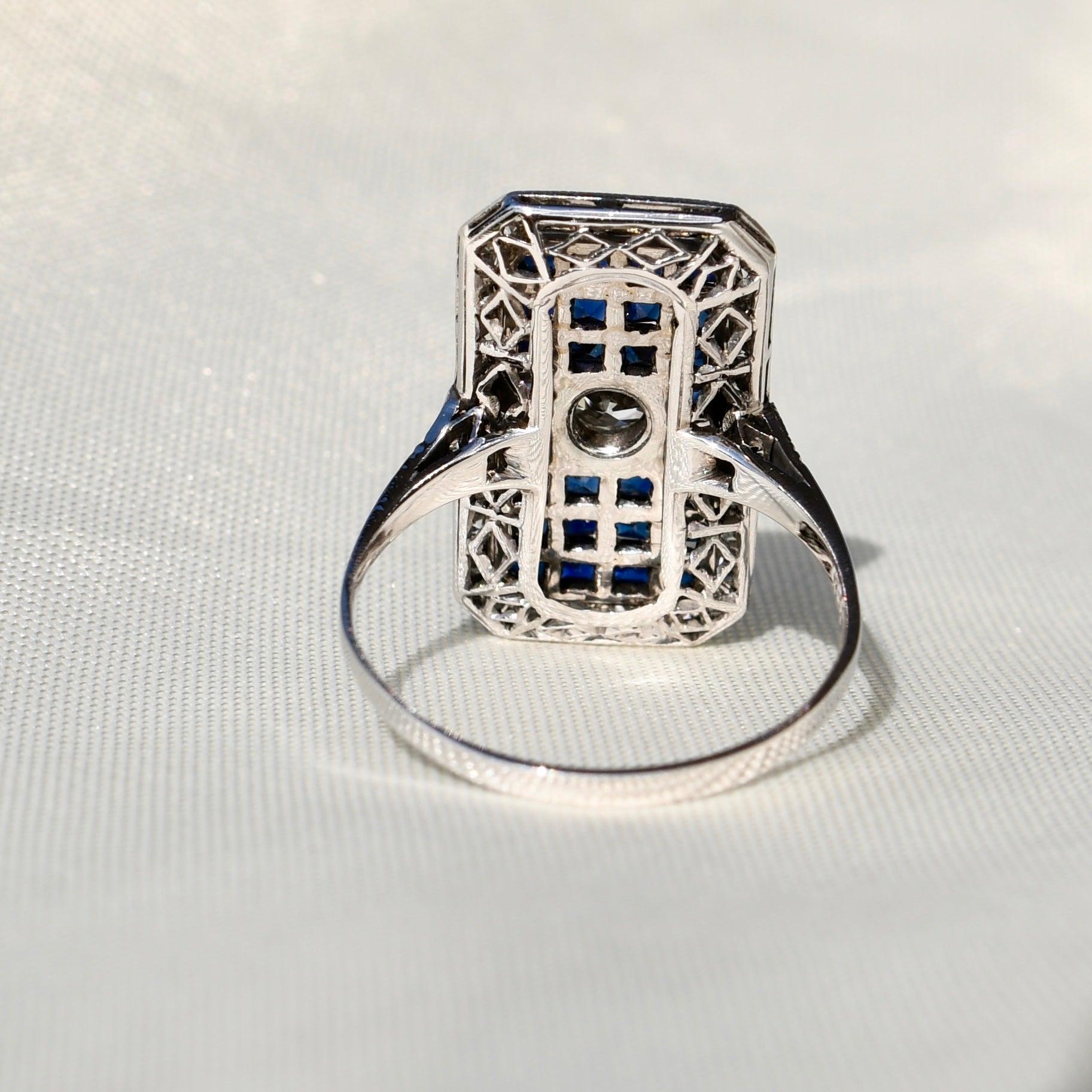 Antique Art déco carre cut sapphire and diamond ring For Sale 1