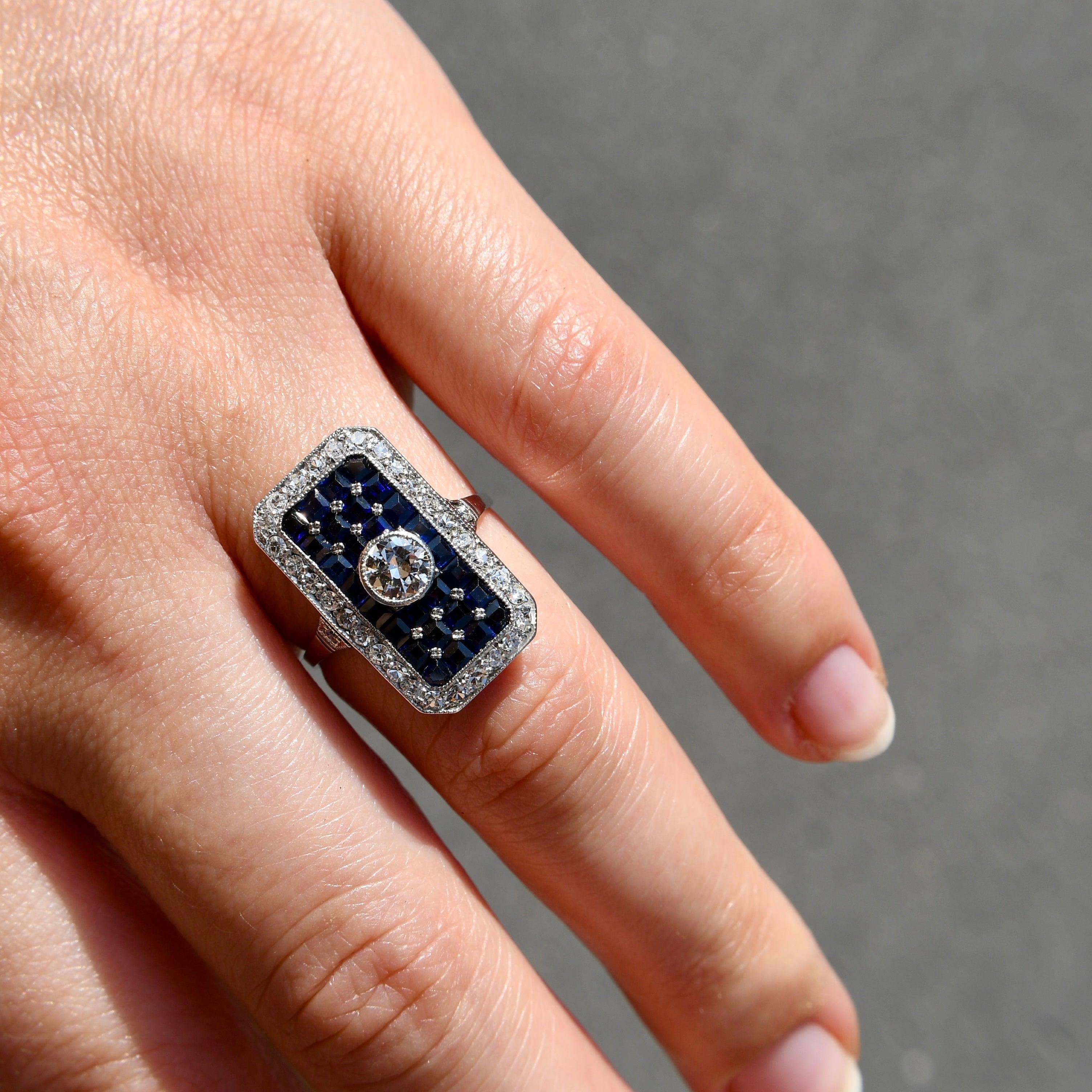 Antique Art déco carre cut sapphire and diamond ring For Sale 2