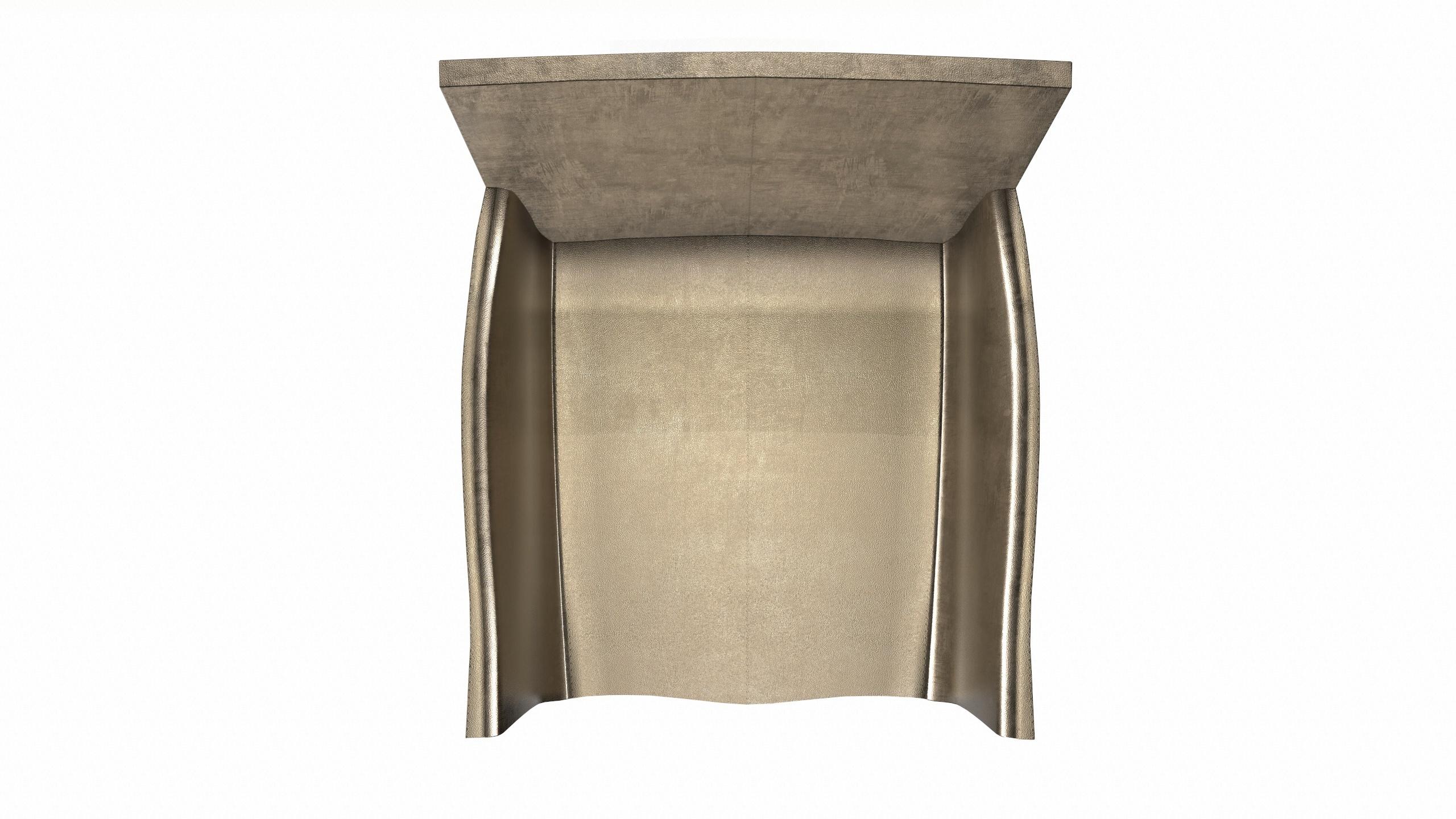 Ti presentiamo le Sedie Art Deco, uno straordinario modello di  Set di sedie Art Déco disegnate dal famoso Paul Mathieu per Stephanie Odegard. Questo elegante duo di sedie Art Deco vanta un profilo curvo unico che emana un fascino sofisticato e