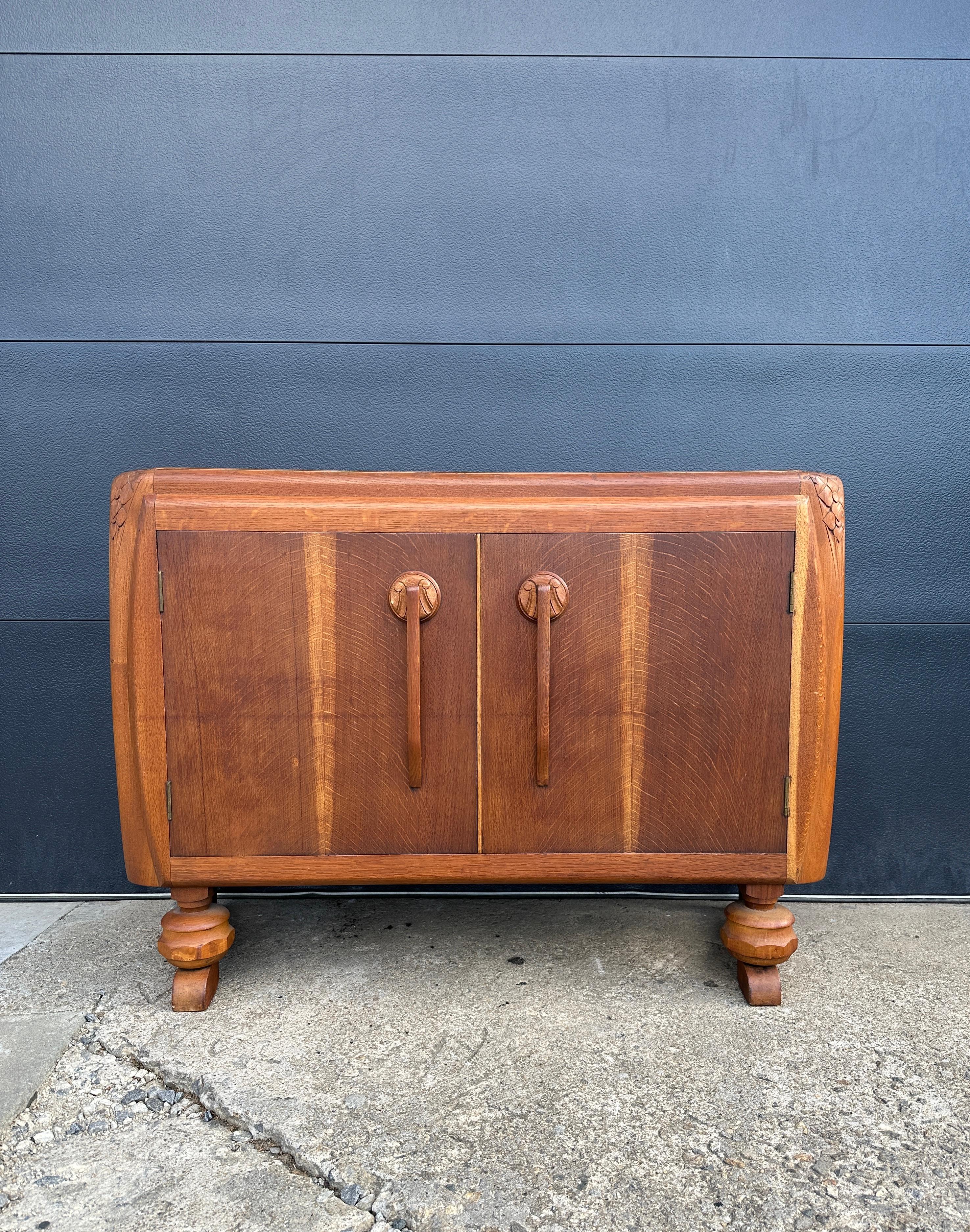 Beautifully carved ornate sideboard buffet from late 1920s, solid oak construction and details on the corners and wood handles. Piece includes 2 drawers.

Some cleaning needed, minor scratches on surface from age and use, but in great