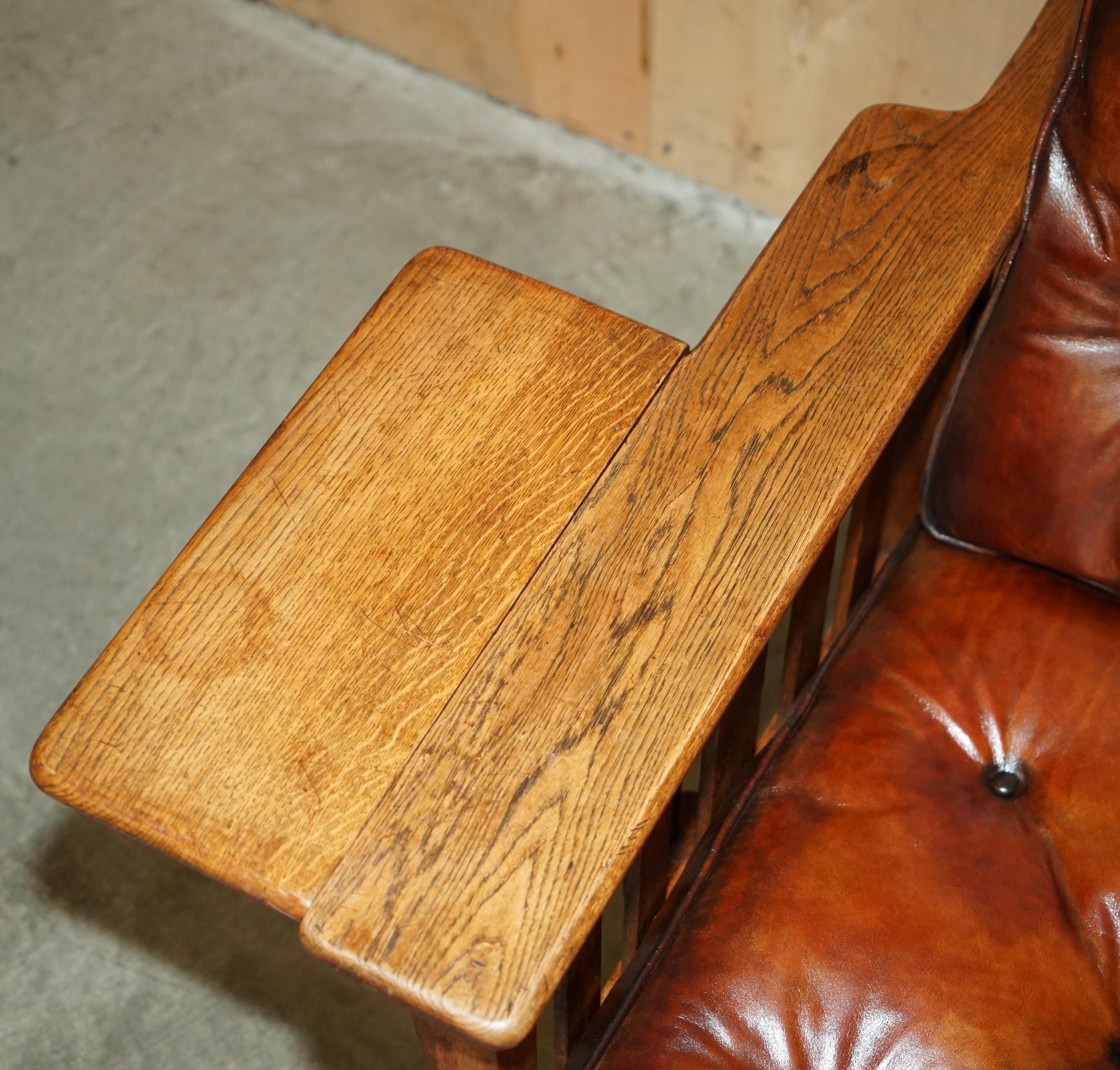 ARTE ANTIQUES DECO Chesterfield in pelle marrone, poltrona da scrivania con ripiano per scrivere in vendita 2