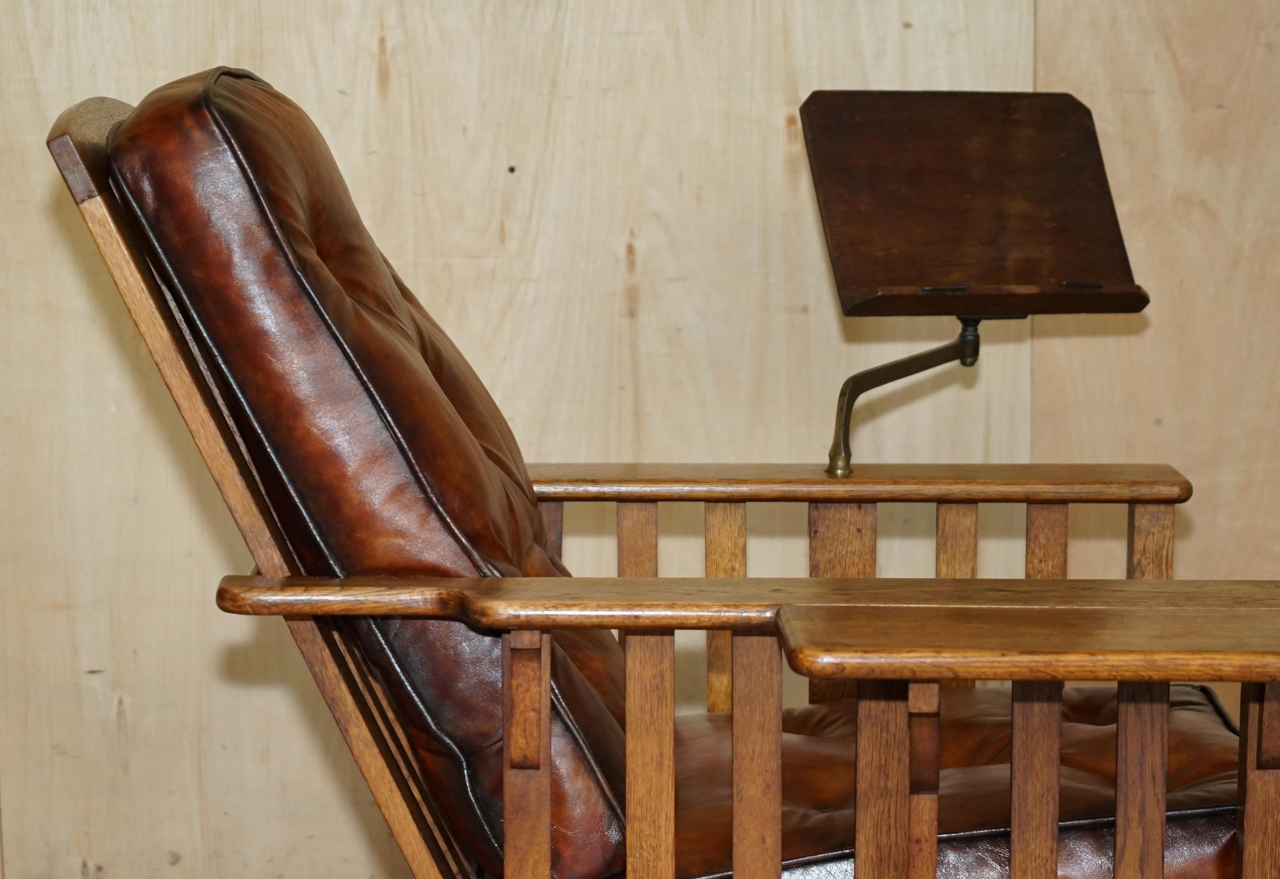 ARTE ANTIQUES DECO Chesterfield in pelle marrone, poltrona da scrivania con ripiano per scrivere in vendita 7