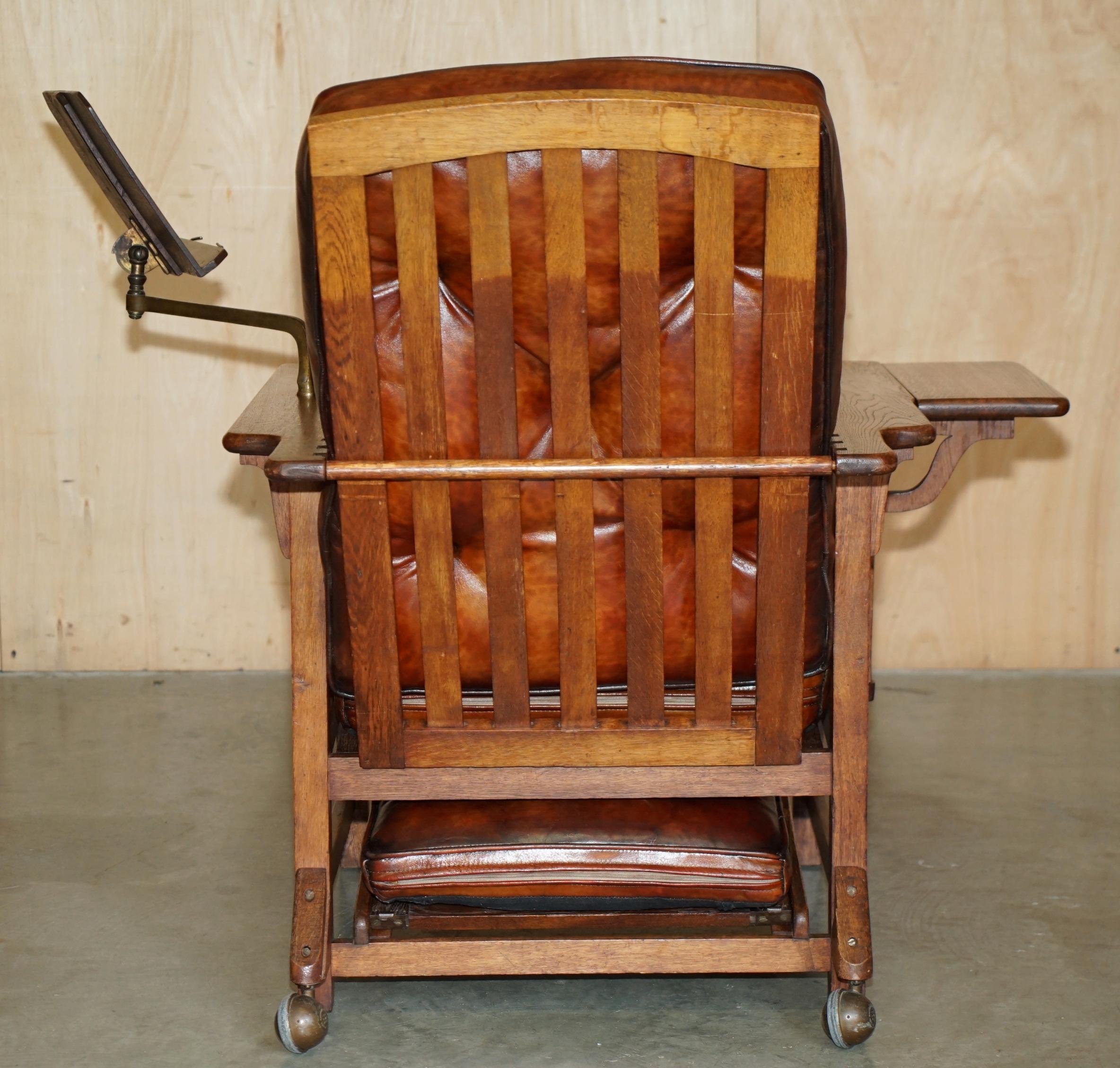 ARTE ANTIQUES DECO Chesterfield in pelle marrone, poltrona da scrivania con ripiano per scrivere in vendita 8