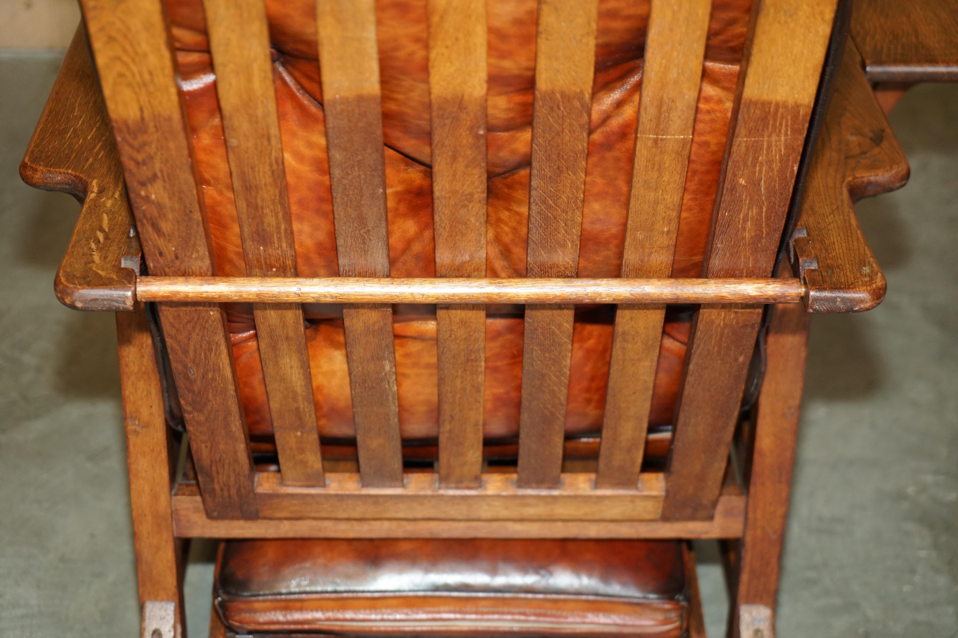 ARTE ANTIQUES DECO Chesterfield in pelle marrone, poltrona da scrivania con ripiano per scrivere in vendita 9