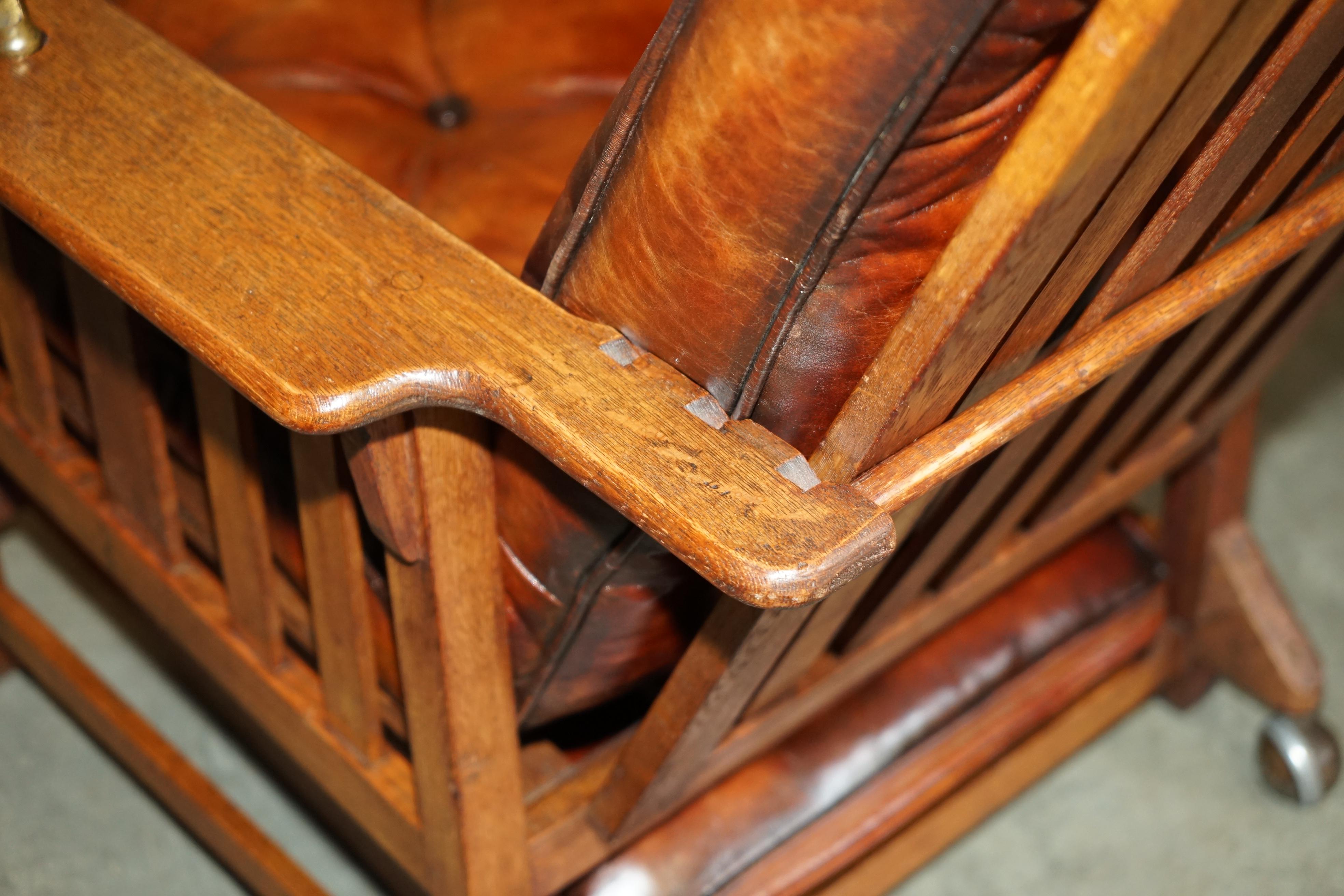 ARTE ANTIQUES DECO Chesterfield in pelle marrone, poltrona da scrivania con ripiano per scrivere in vendita 10