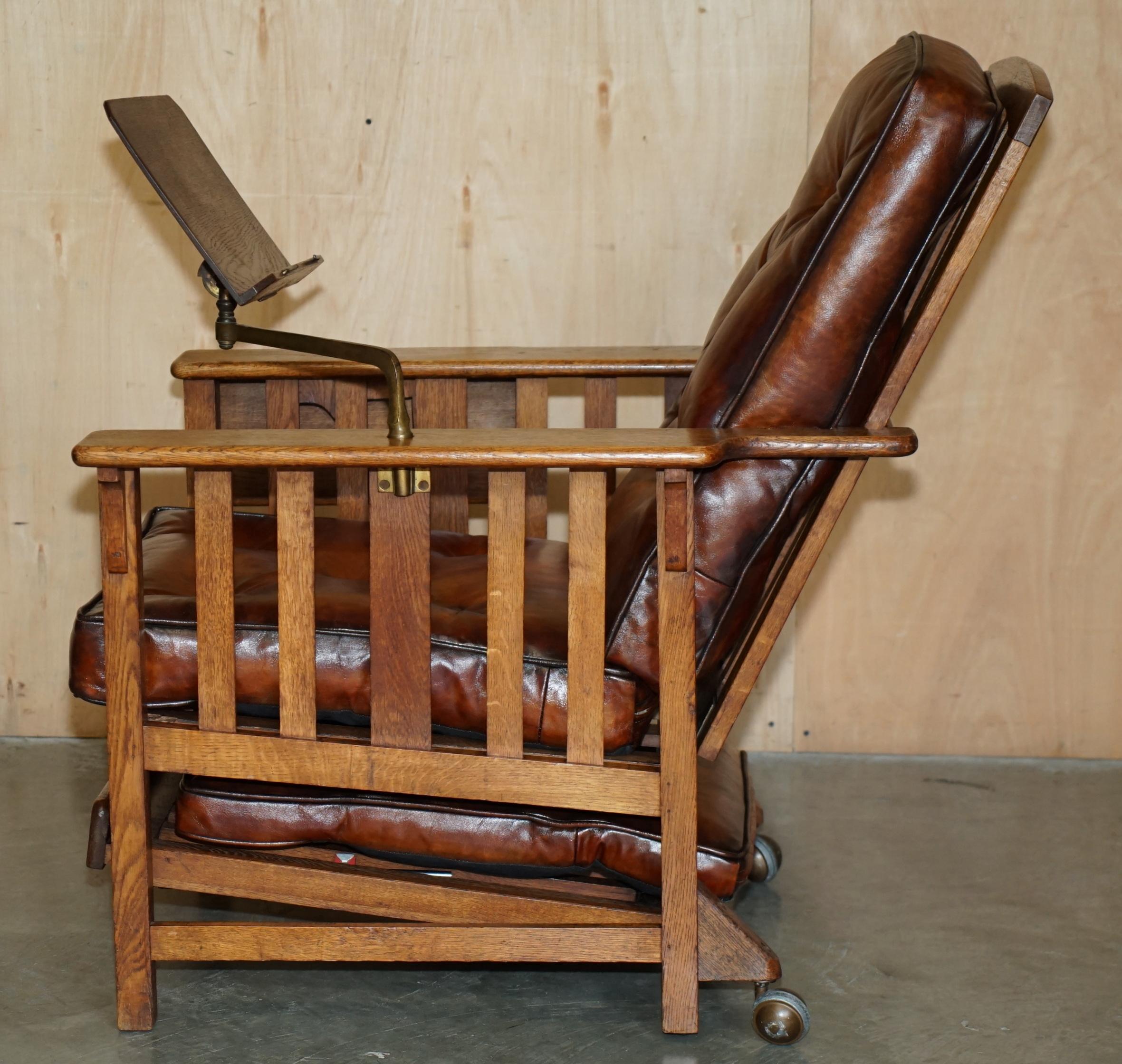 ARTE ANTIQUES DECO Chesterfield in pelle marrone, poltrona da scrivania con ripiano per scrivere in vendita 11