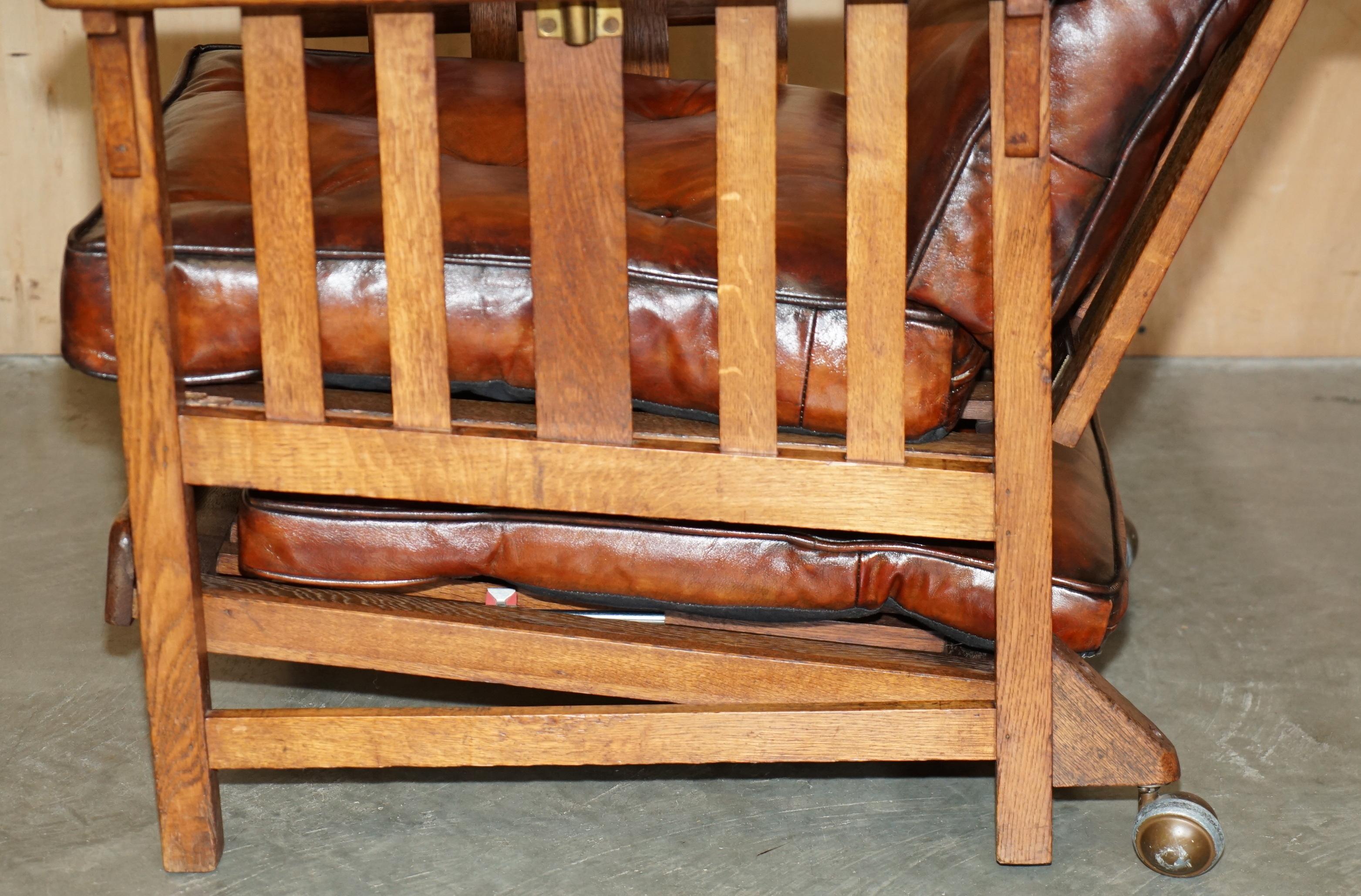 ARTE ANTIQUES DECO Chesterfield in pelle marrone, poltrona da scrivania con ripiano per scrivere in vendita 12